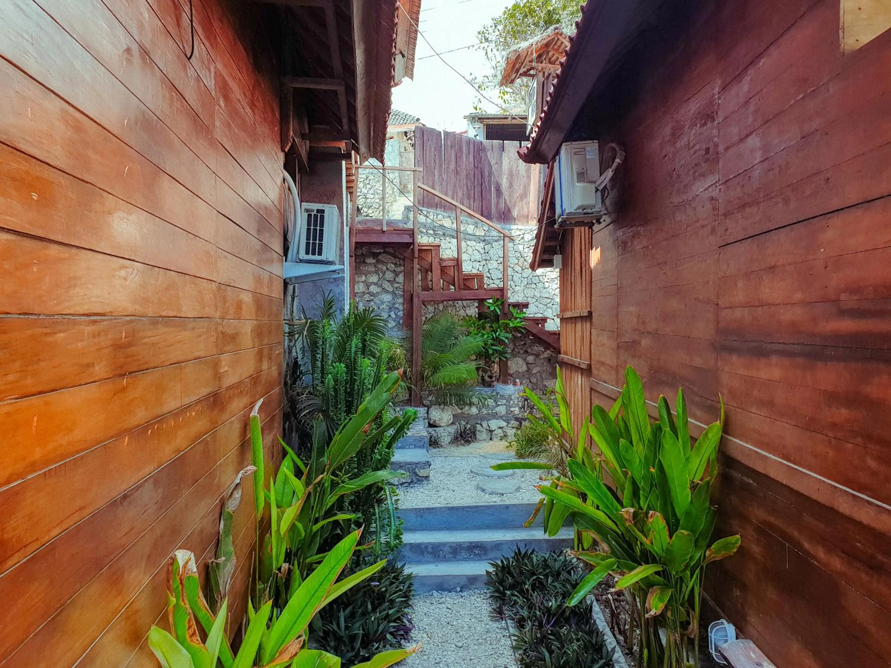 Facade/entrance in Malibu Huts