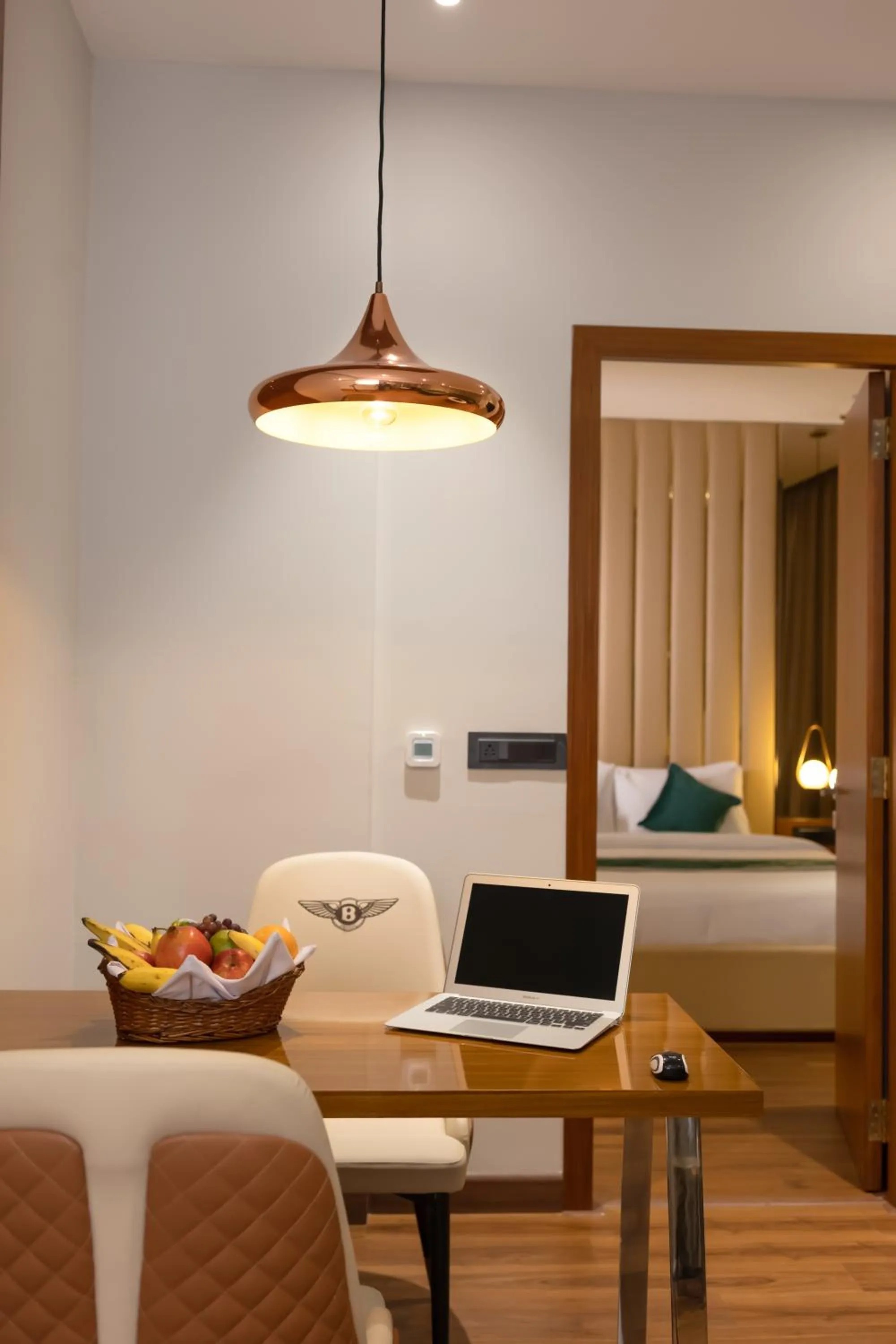 Living room, Bed in Travancore Court