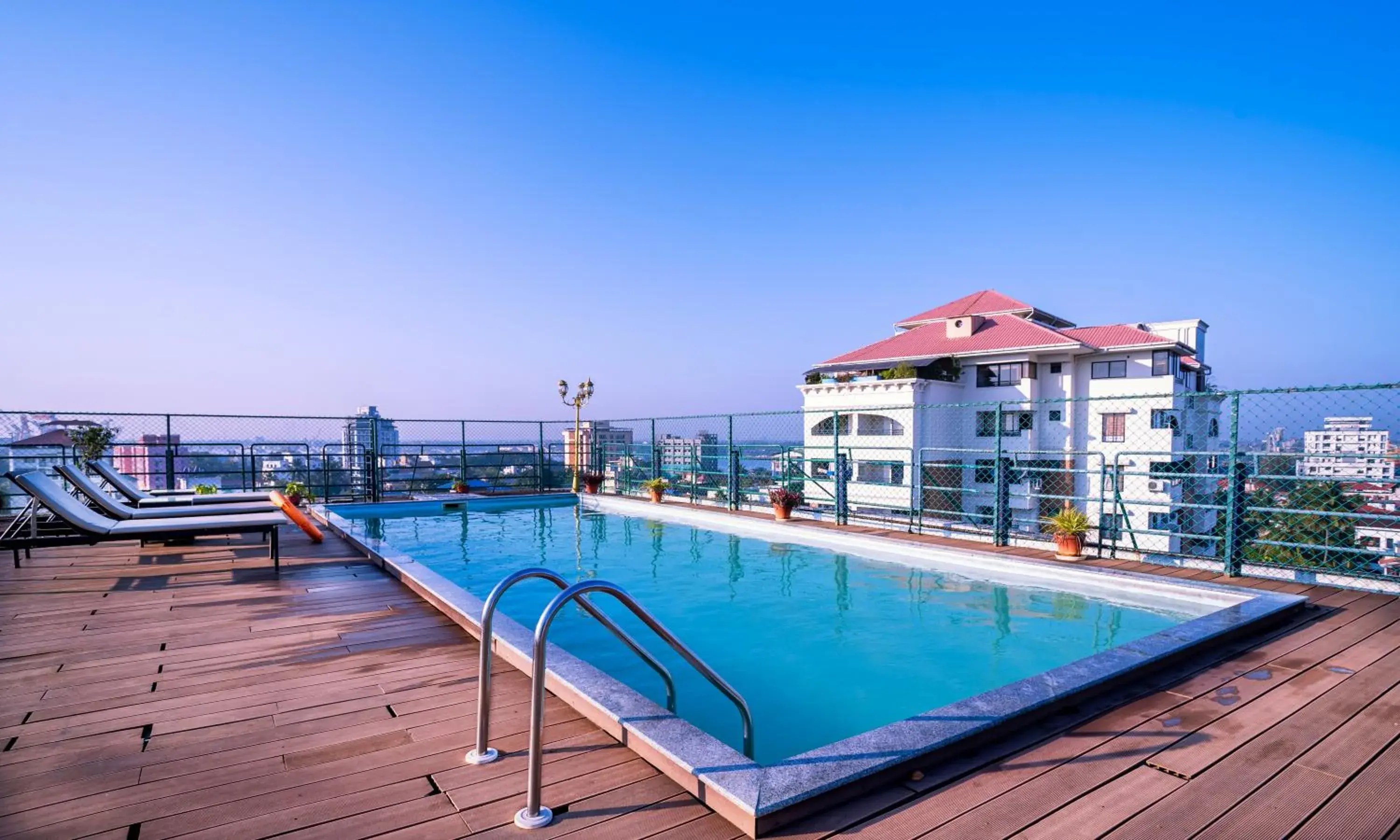 Swimming pool in Travancore Court Swimming pool in Travancore Court