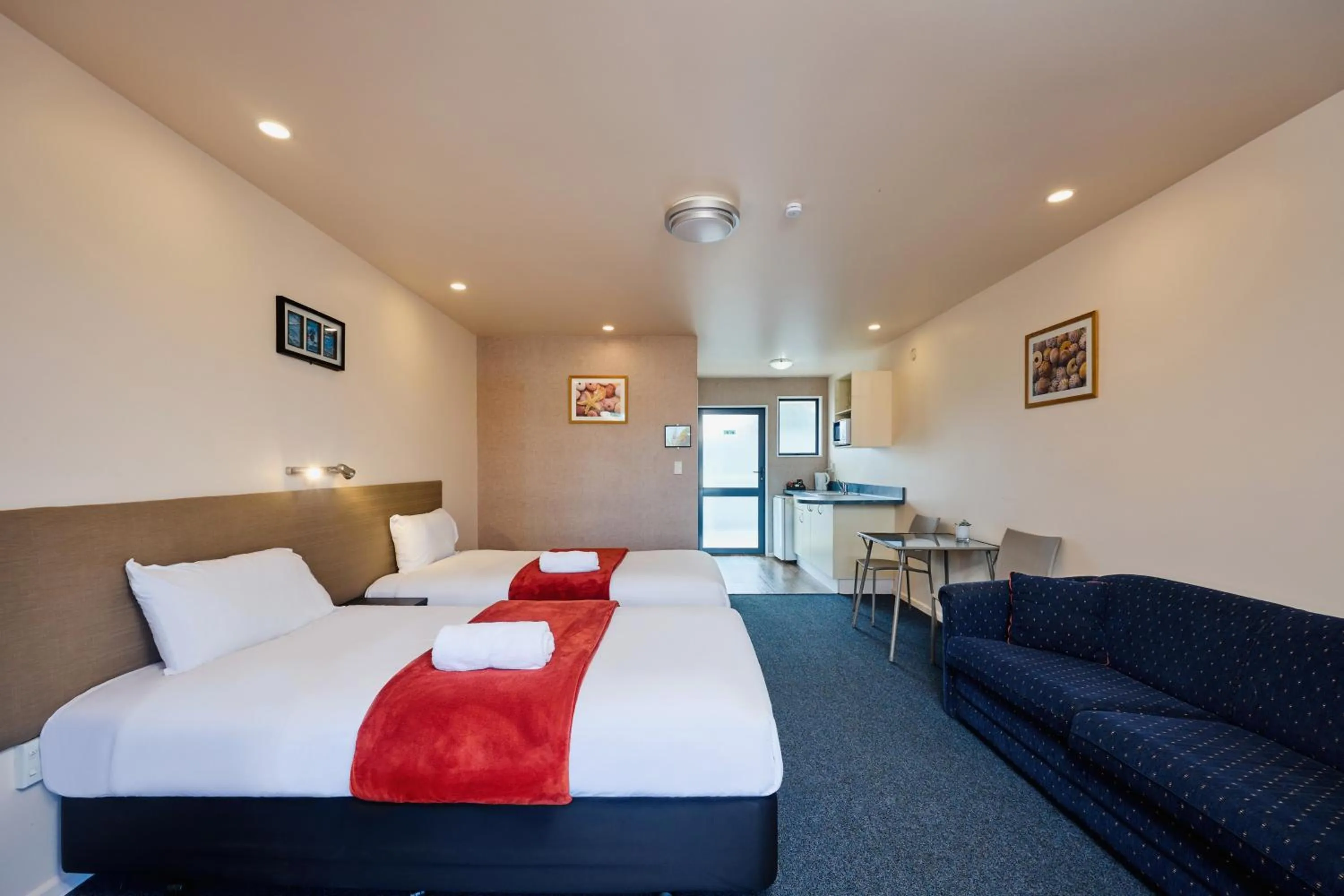 Bed in Mediterranean Motel Kaikoura