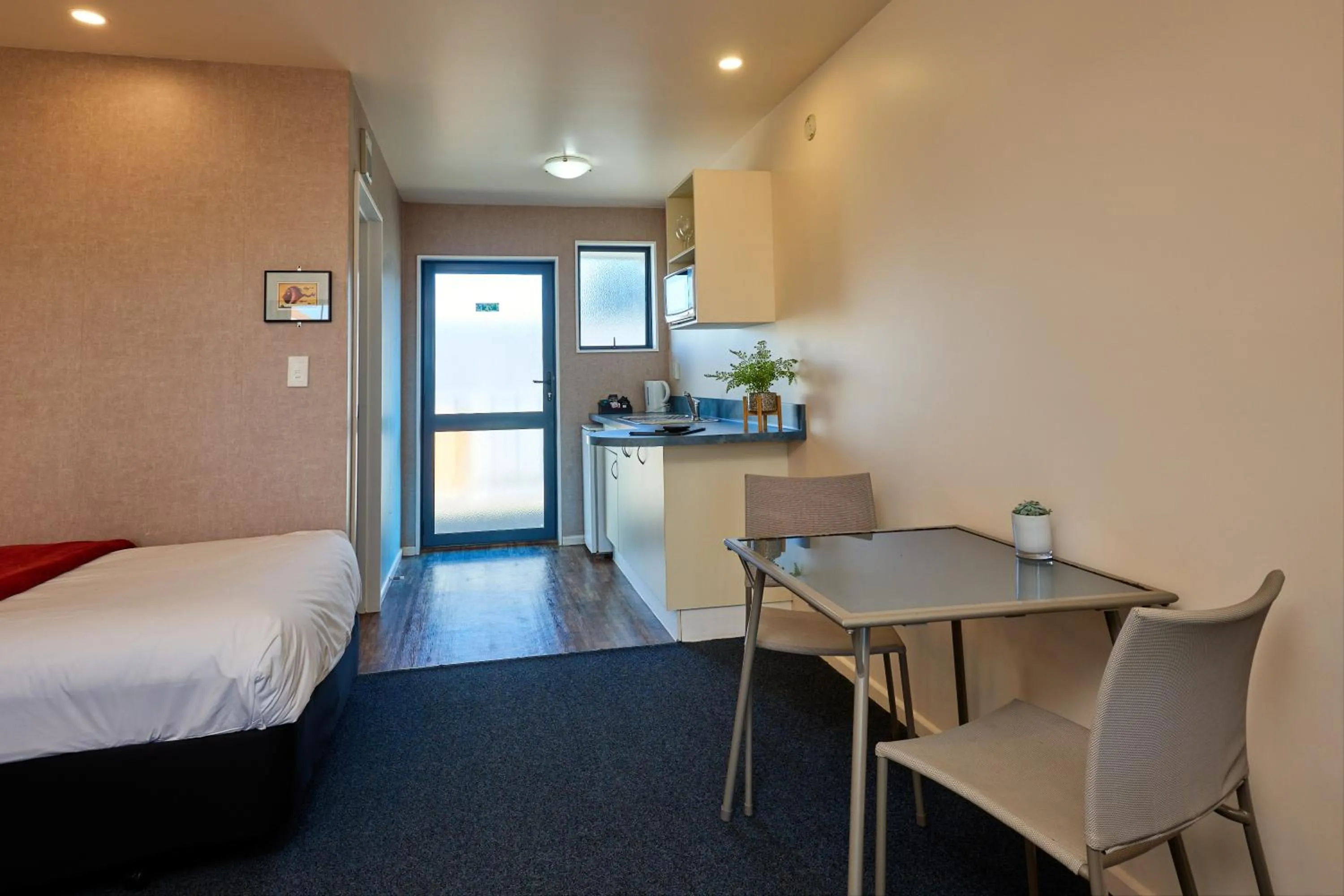 Bed in Mediterranean Motel Kaikoura