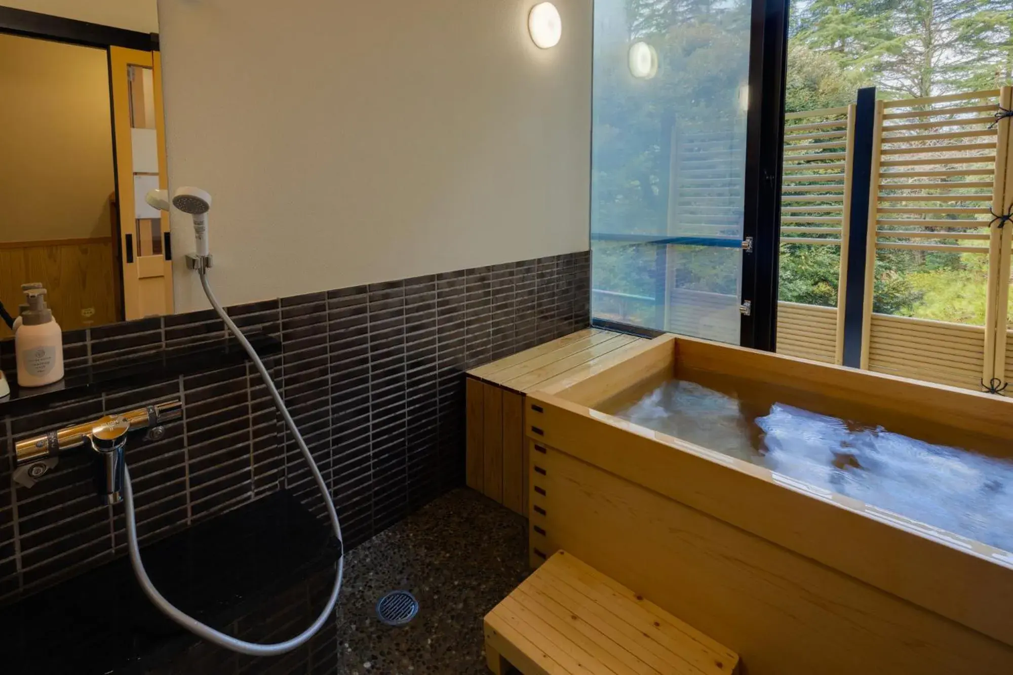 Japanese-style Room (15 Tatami Mats) with Private Semi-Open-Air Hot Spring Bath - single occupancy - Main Wing Zuiun in Matsusaki Japanese-style Room (15 Tatami Mats) with Private Semi-Open-Air Hot Spring Bath - single occupancy - Main Wing Zuiun in Matsusaki
