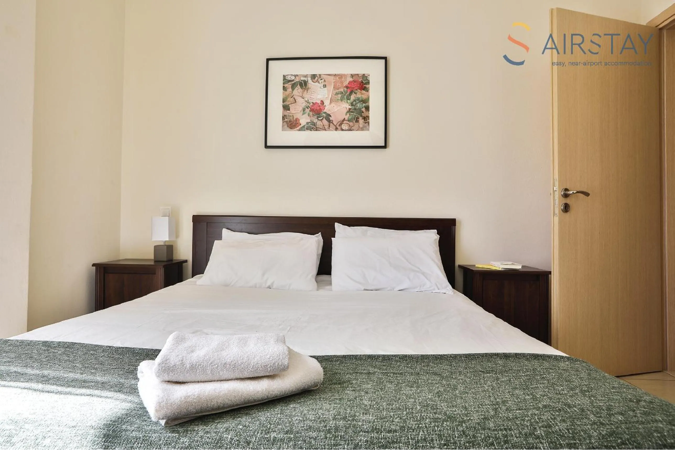 Bed in Nautilus Apartments Airport by Airstay