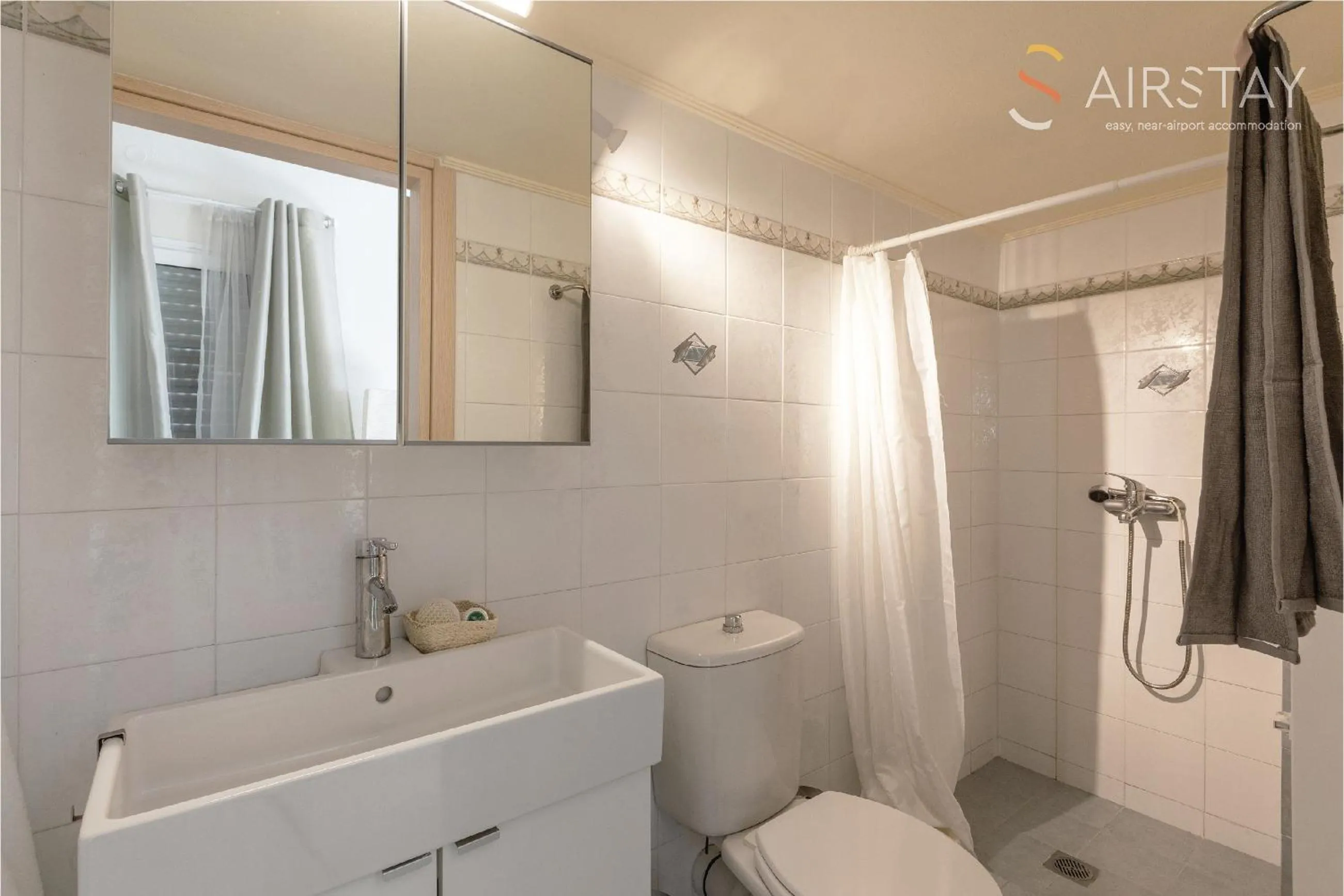 Shower in Nautilus Apartments Airport by Airstay