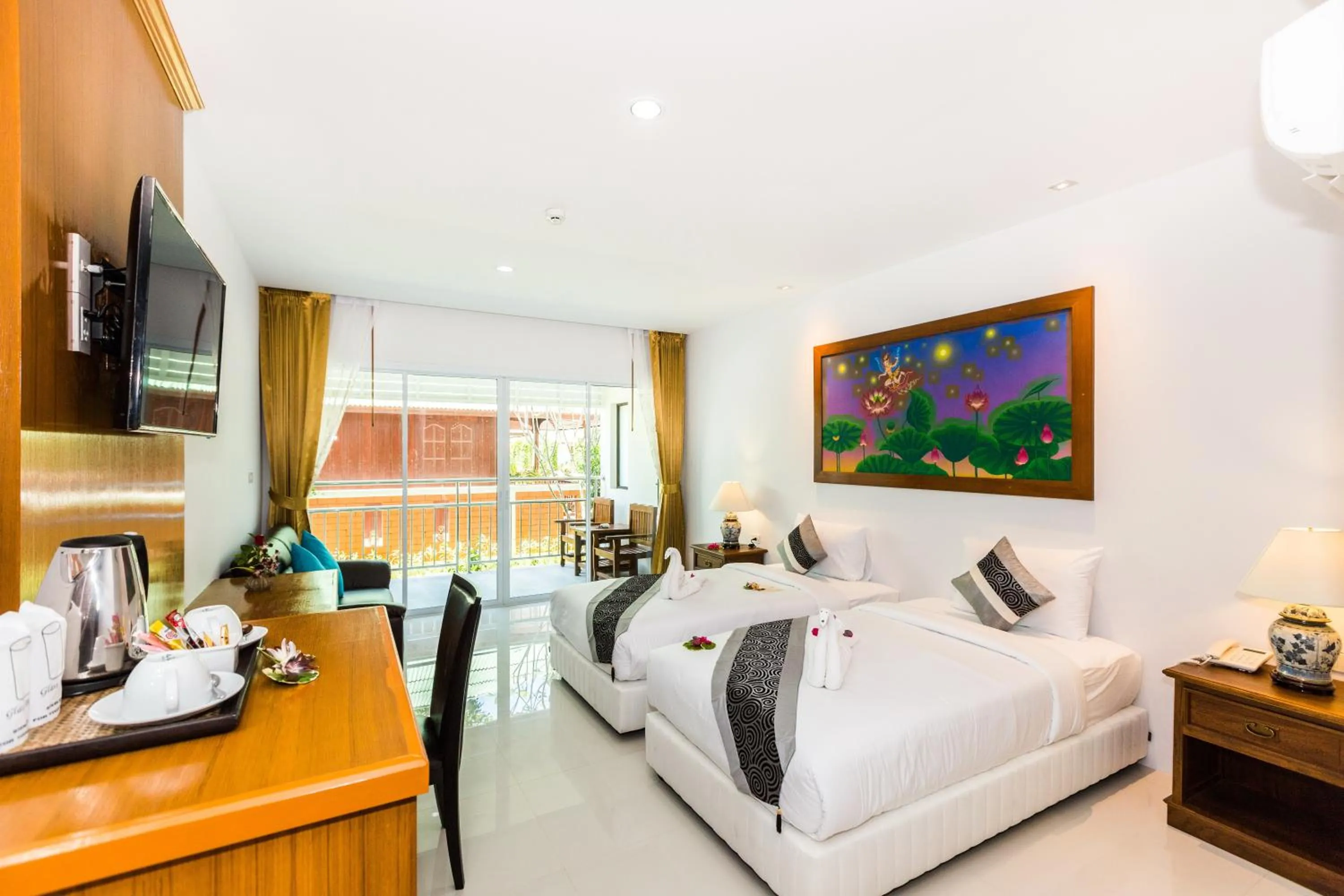 Bed in Lamai Coconut Beach Resort