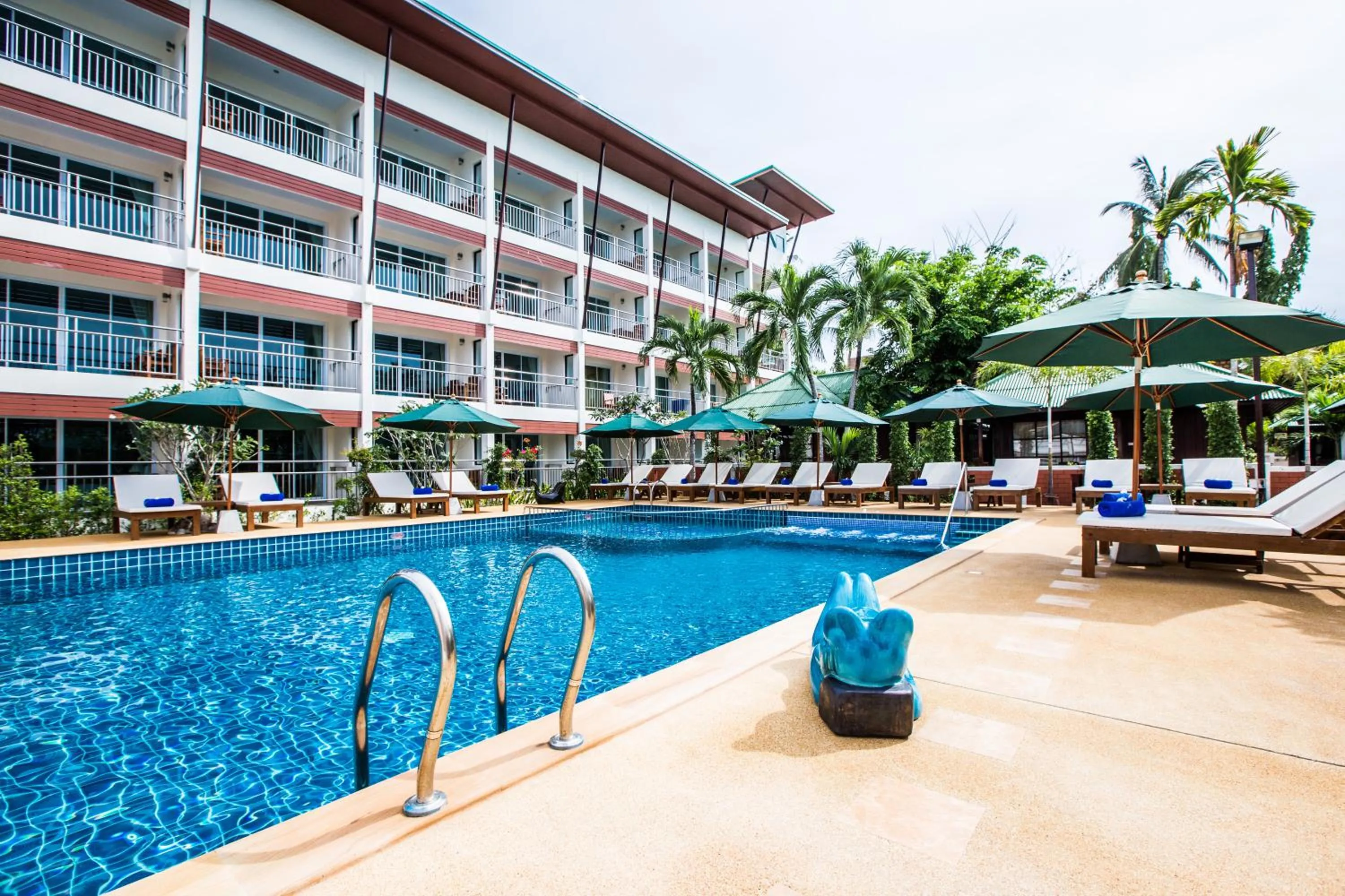 Swimming pool in Lamai Coconut Beach Resort