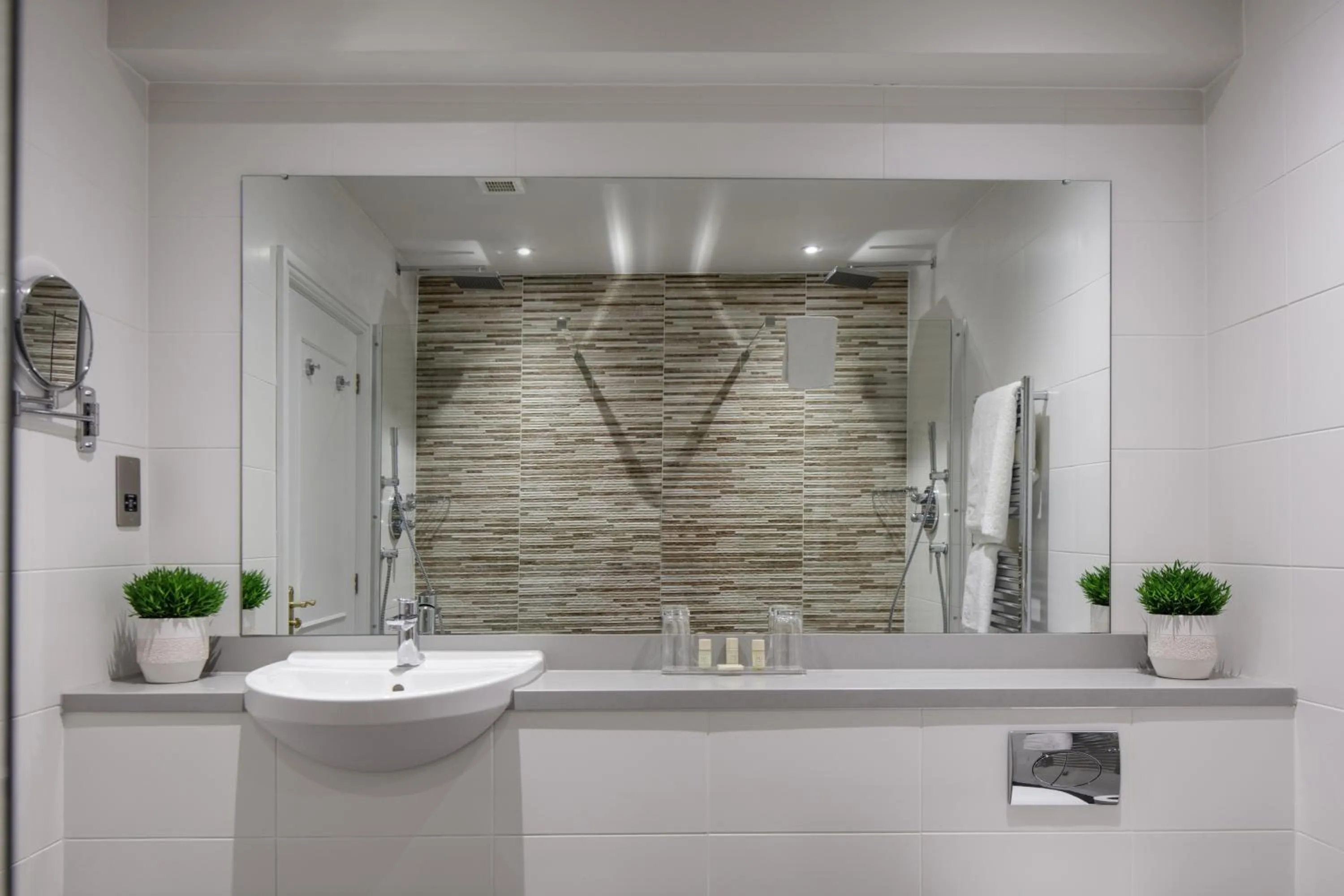 Bathroom in Sketchley Grange Hotel & Spa