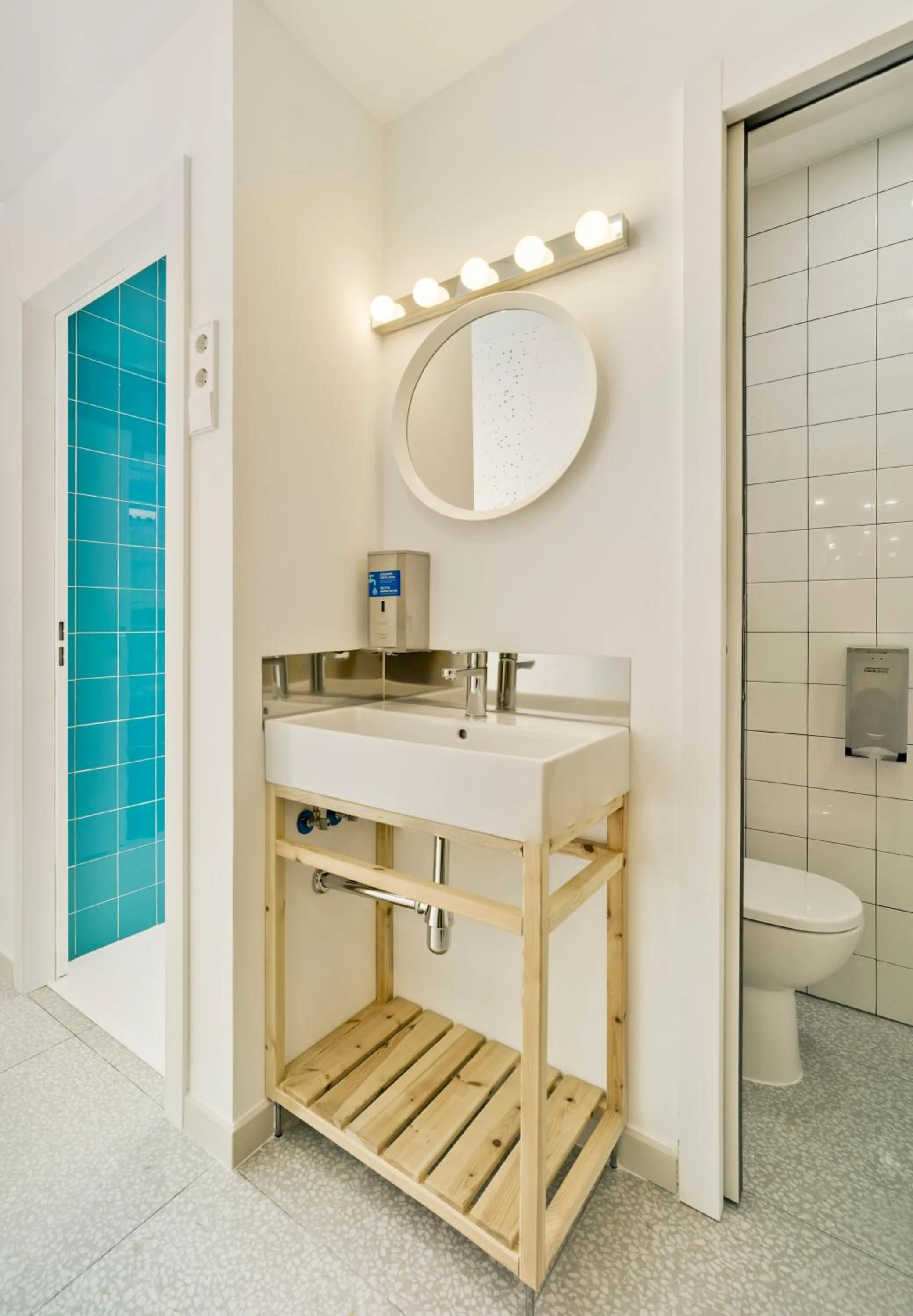 Toilet in Loop INN Hostel Cartagena