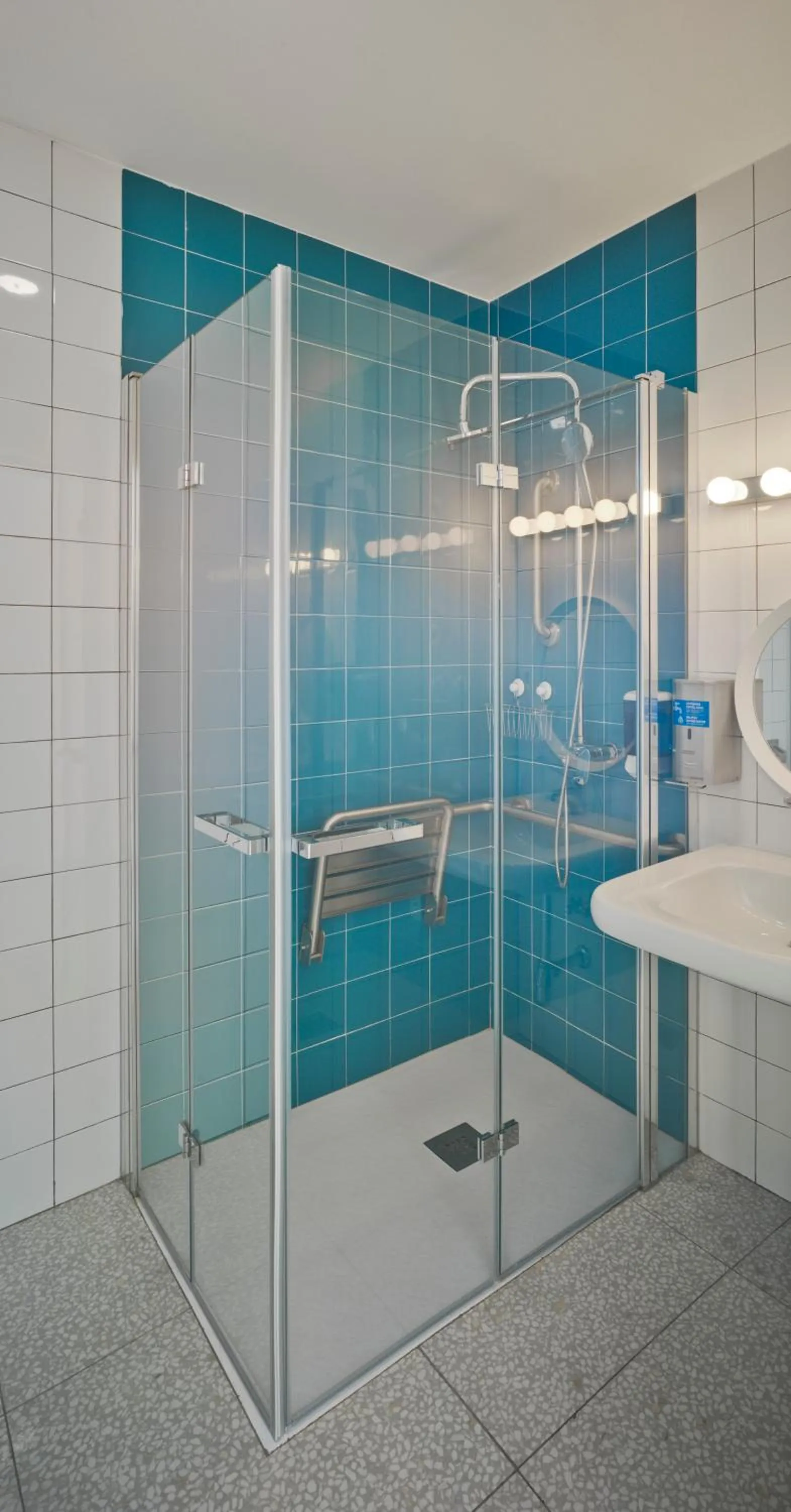 Shower in Loop INN Hostel Cartagena