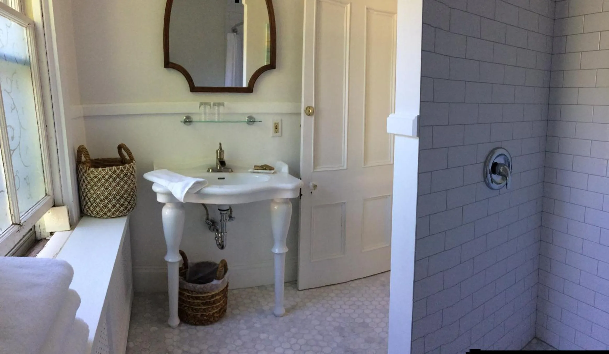 Bathroom in The Library Inn
