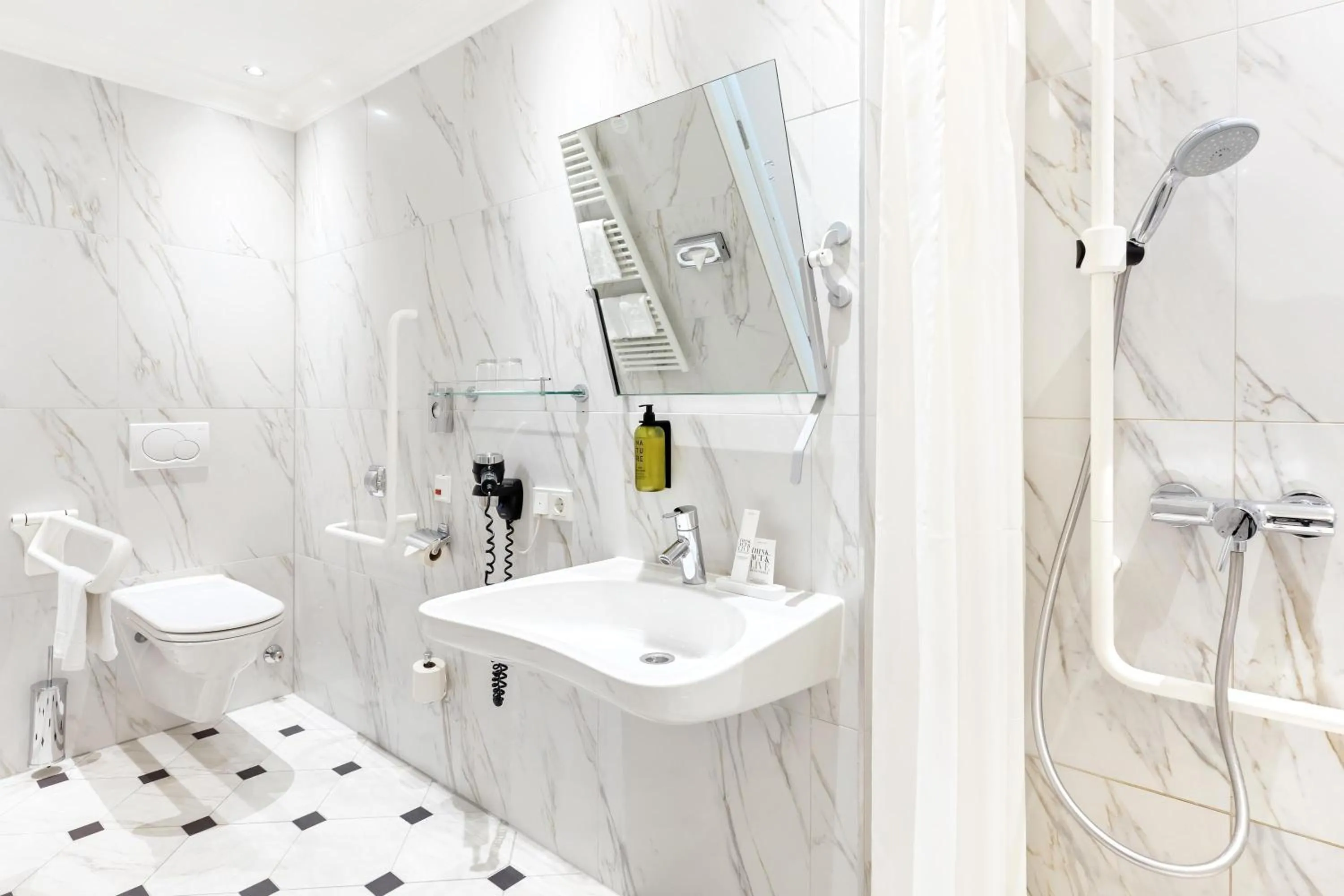 Shower in Austria Trend Parkhotel Schönbrunn Wien