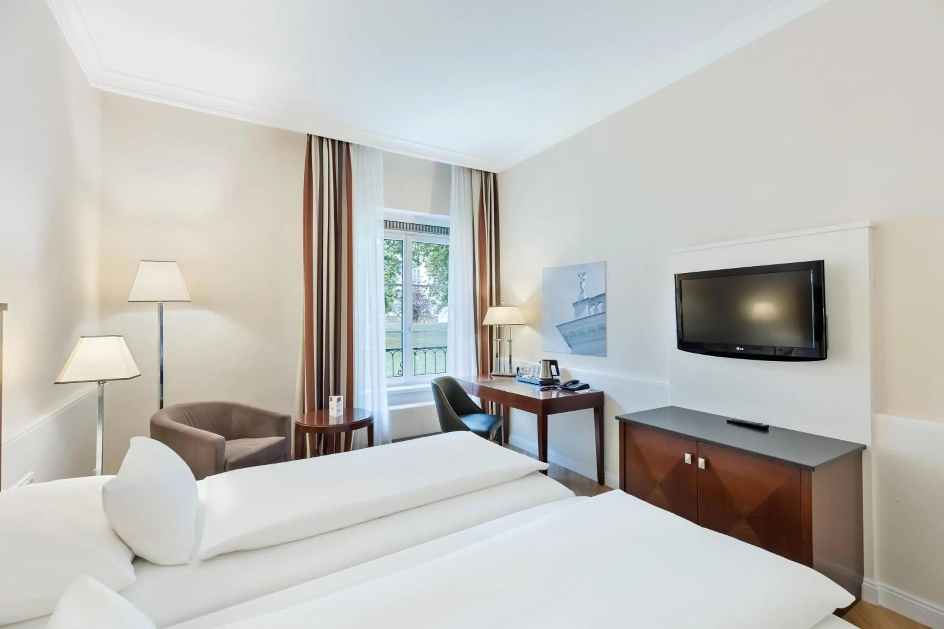 Photo of the whole room, Bed in Austria Trend Parkhotel Schönbrunn Wien