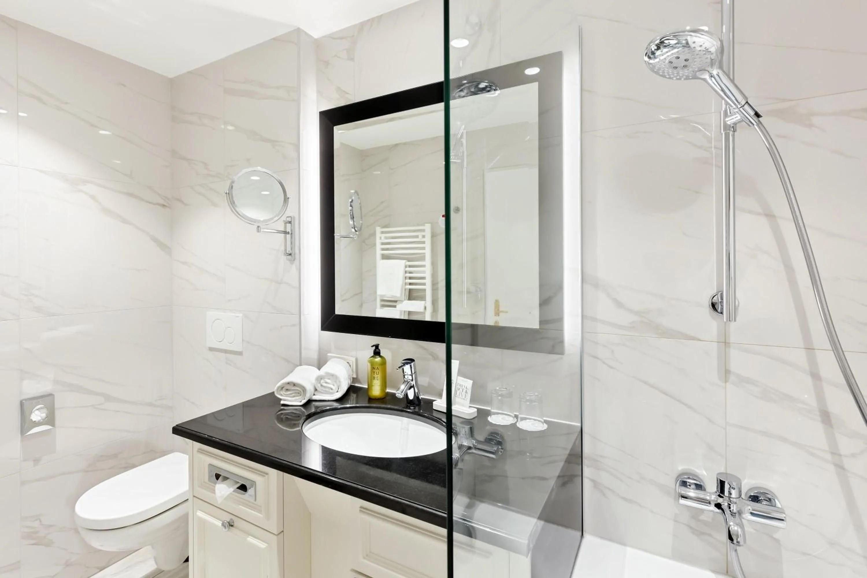 Bathroom in Austria Trend Parkhotel Schönbrunn Wien