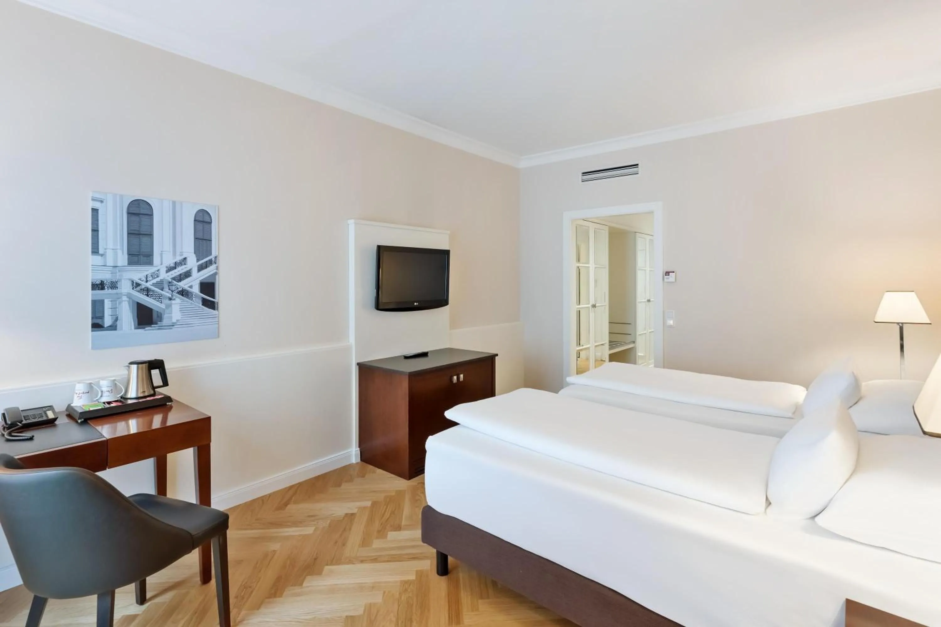 Photo of the whole room, Bed in Austria Trend Parkhotel Schönbrunn Wien