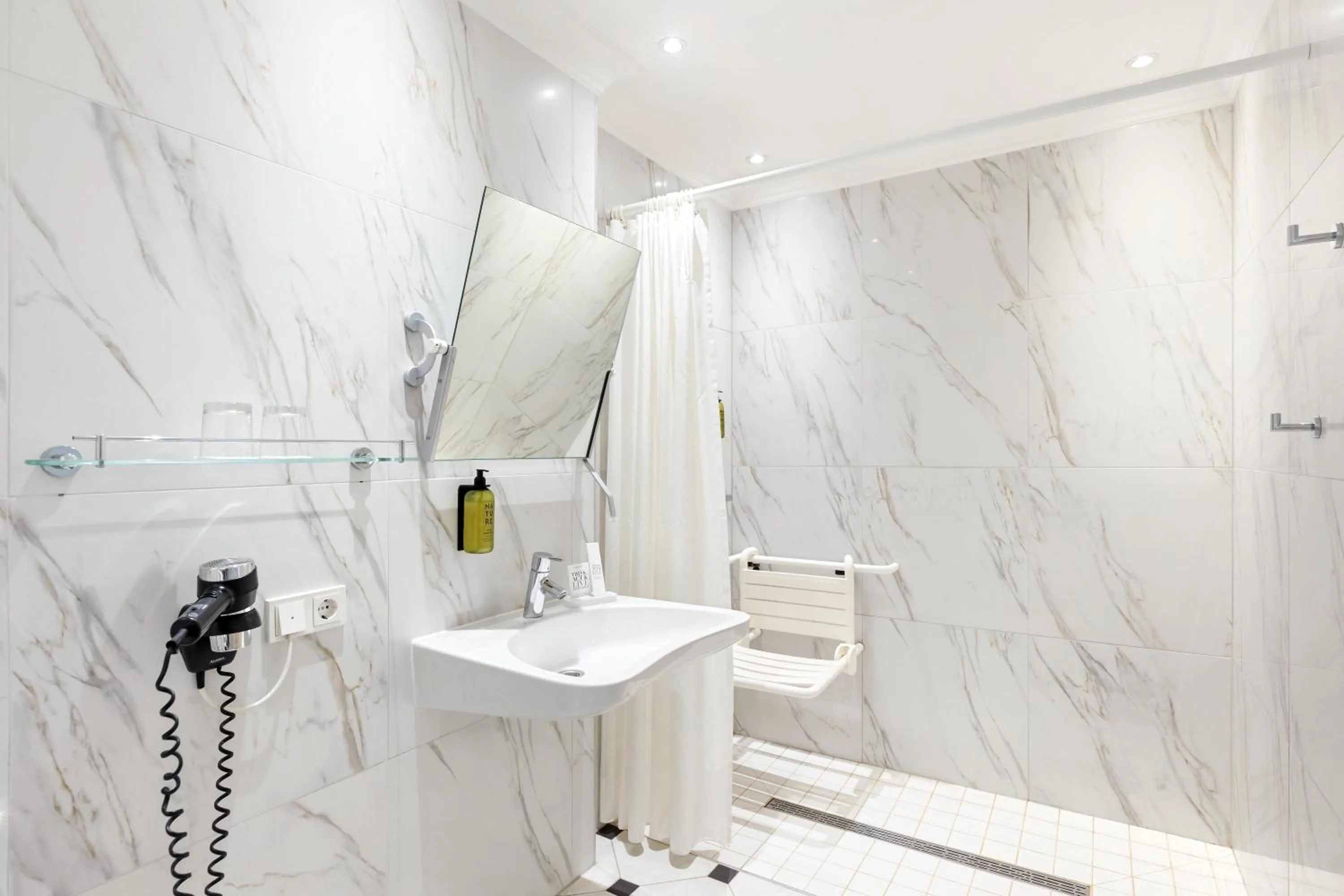 Bathroom in Austria Trend Parkhotel Schönbrunn Wien