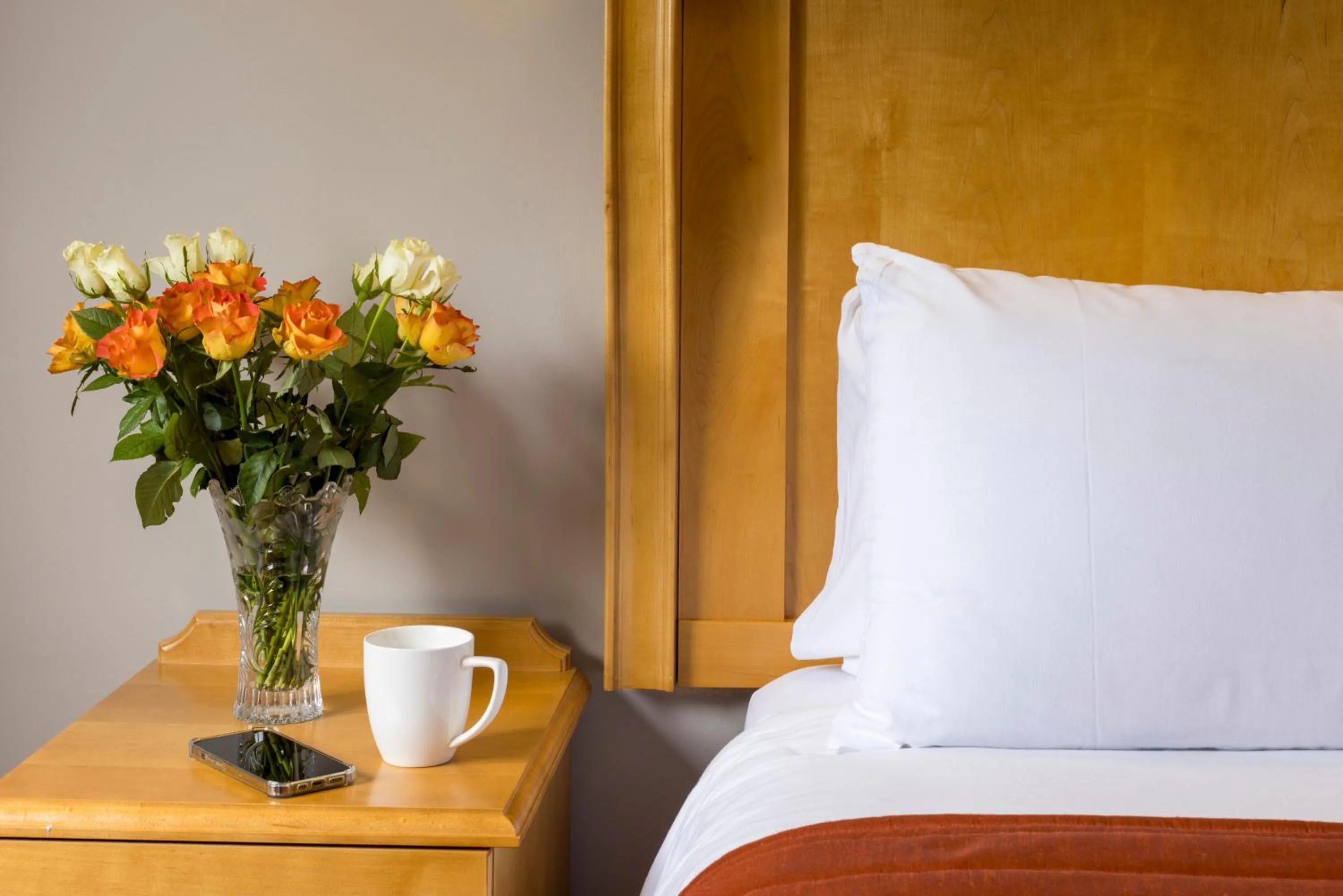 Bed in Lakeside International Hotel