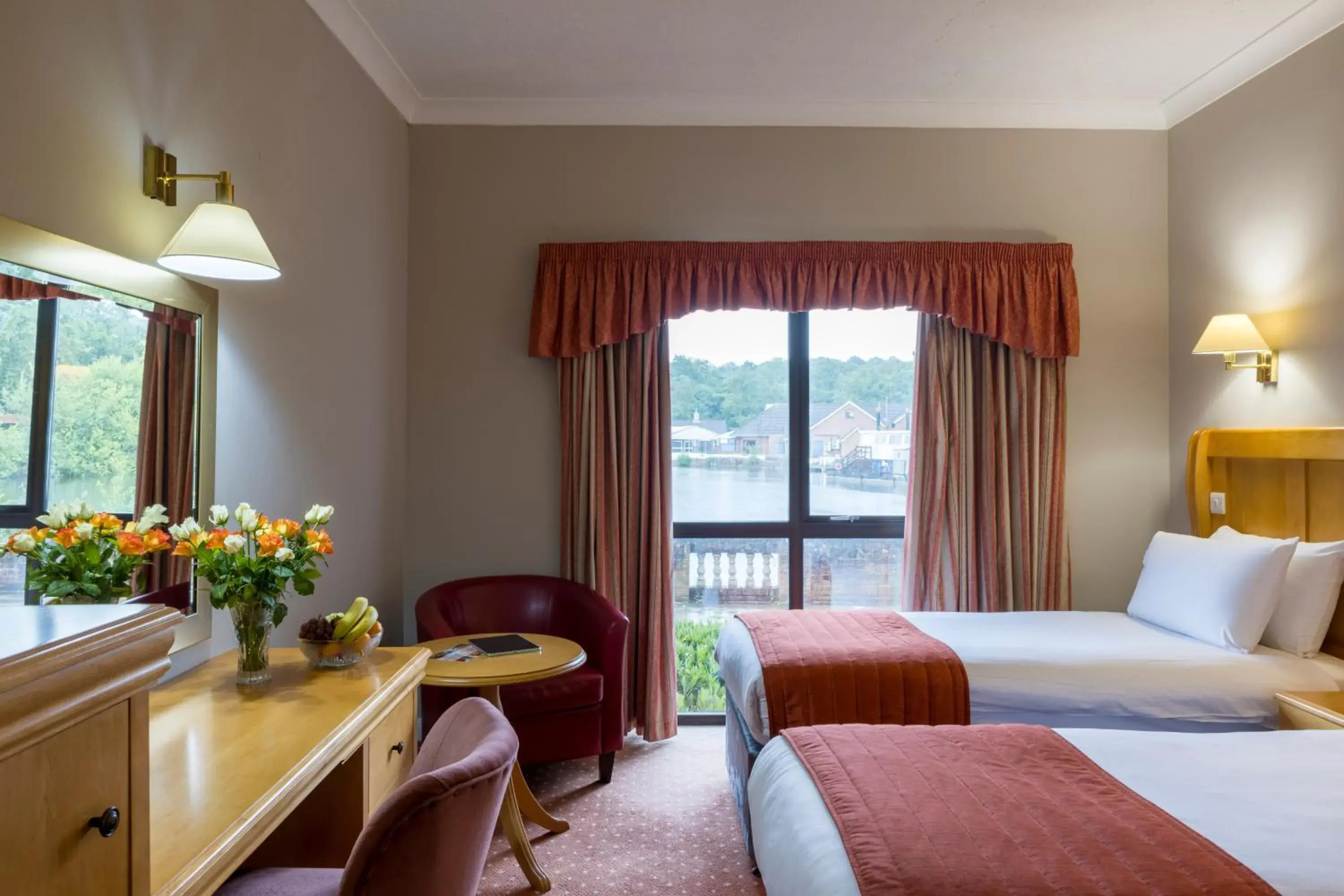 Bed in Lakeside International Hotel Bed in Lakeside International Hotel