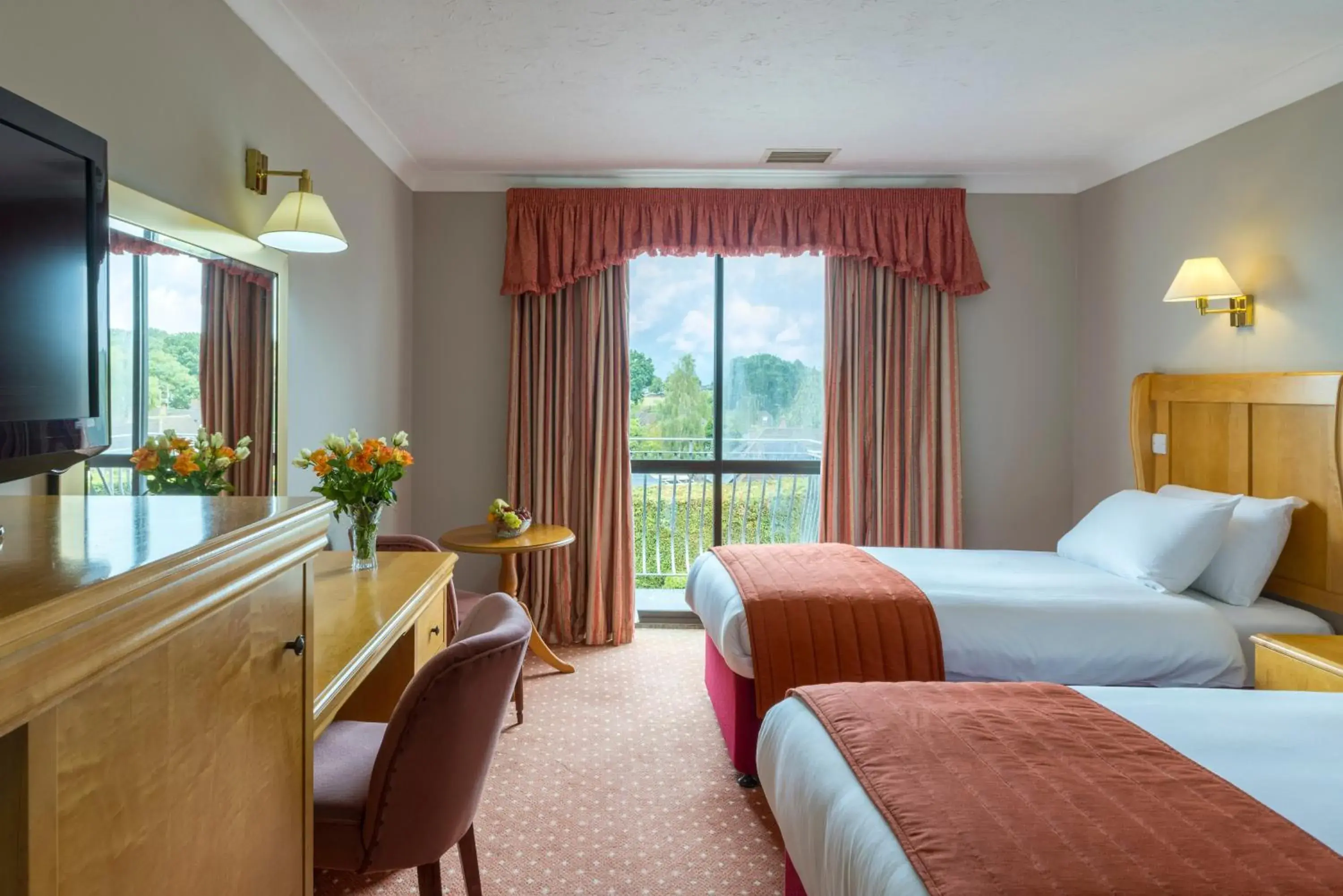 Bed in Lakeside International Hotel Bed in Lakeside International Hotel