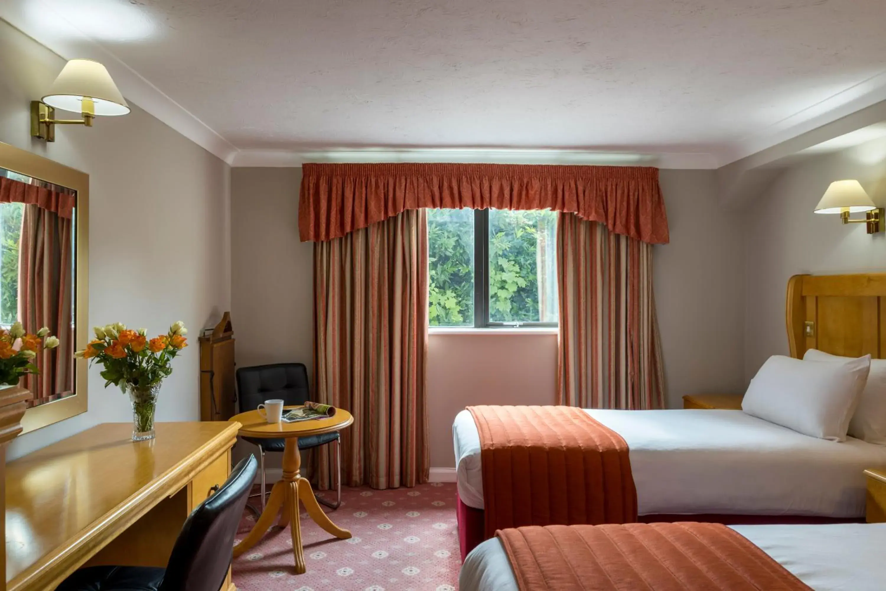 Bed in Lakeside International Hotel Bed in Lakeside International Hotel