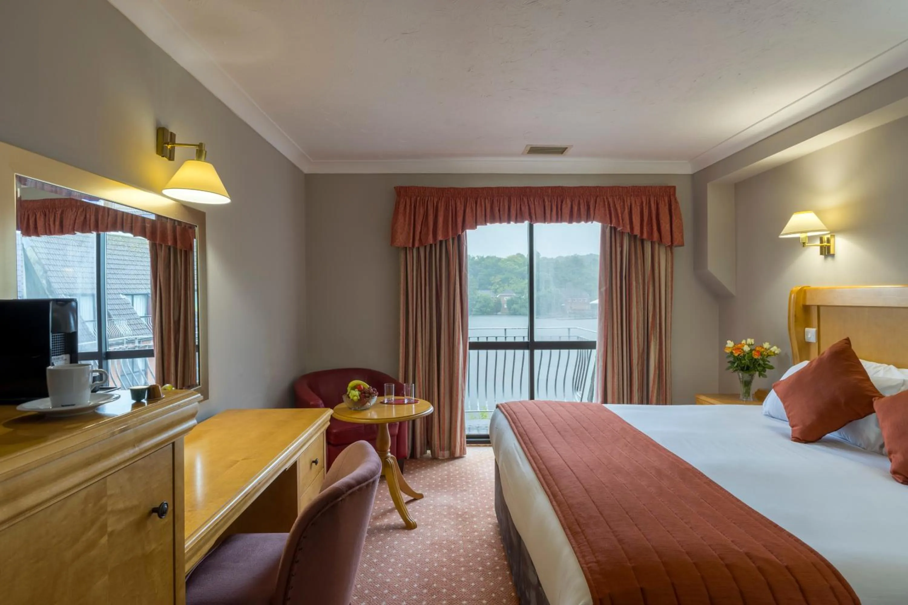 Bed in Lakeside International Hotel