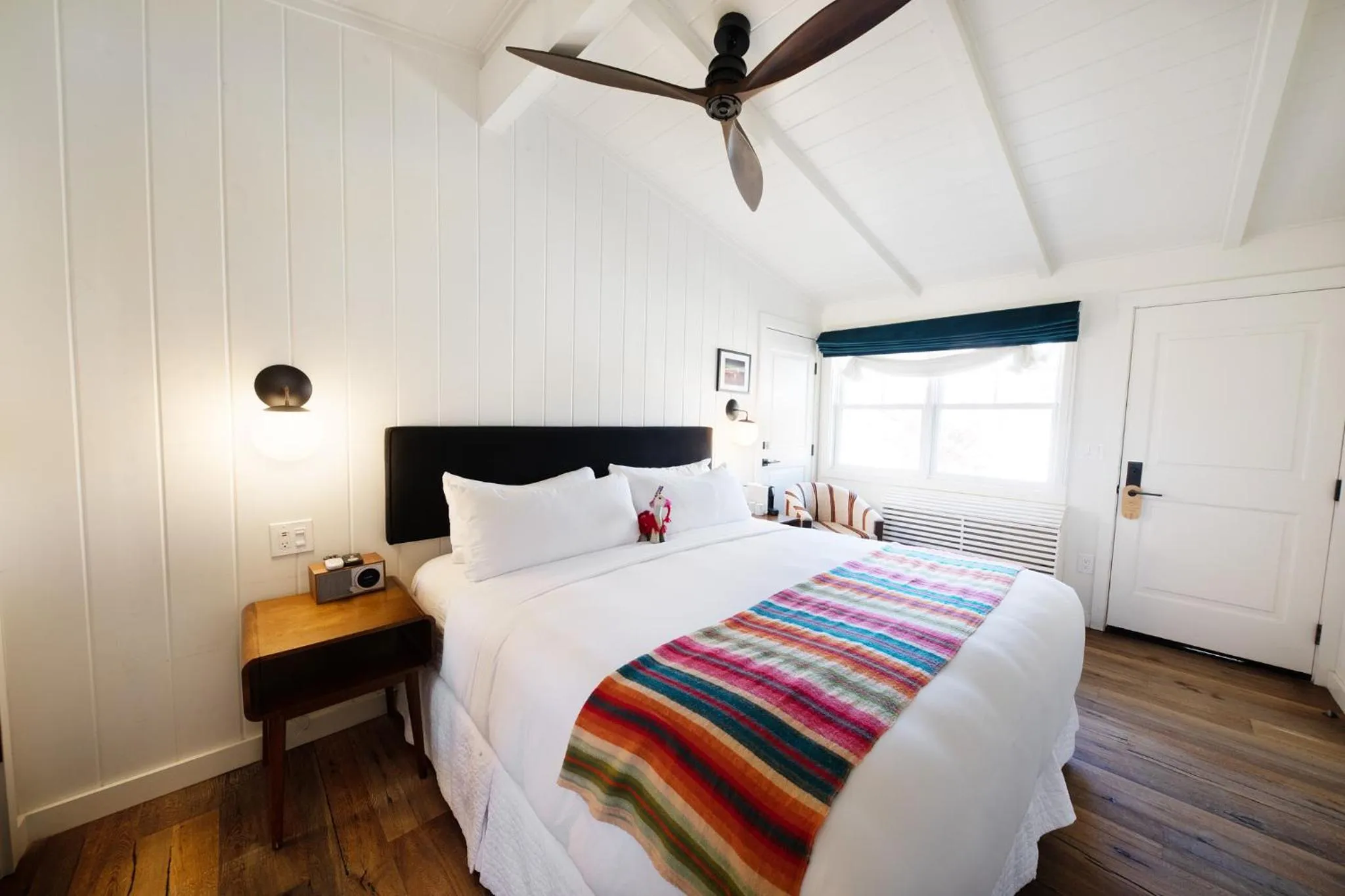 Bedroom, Bed in Skyview Los Alamos - 21 & Over Pool