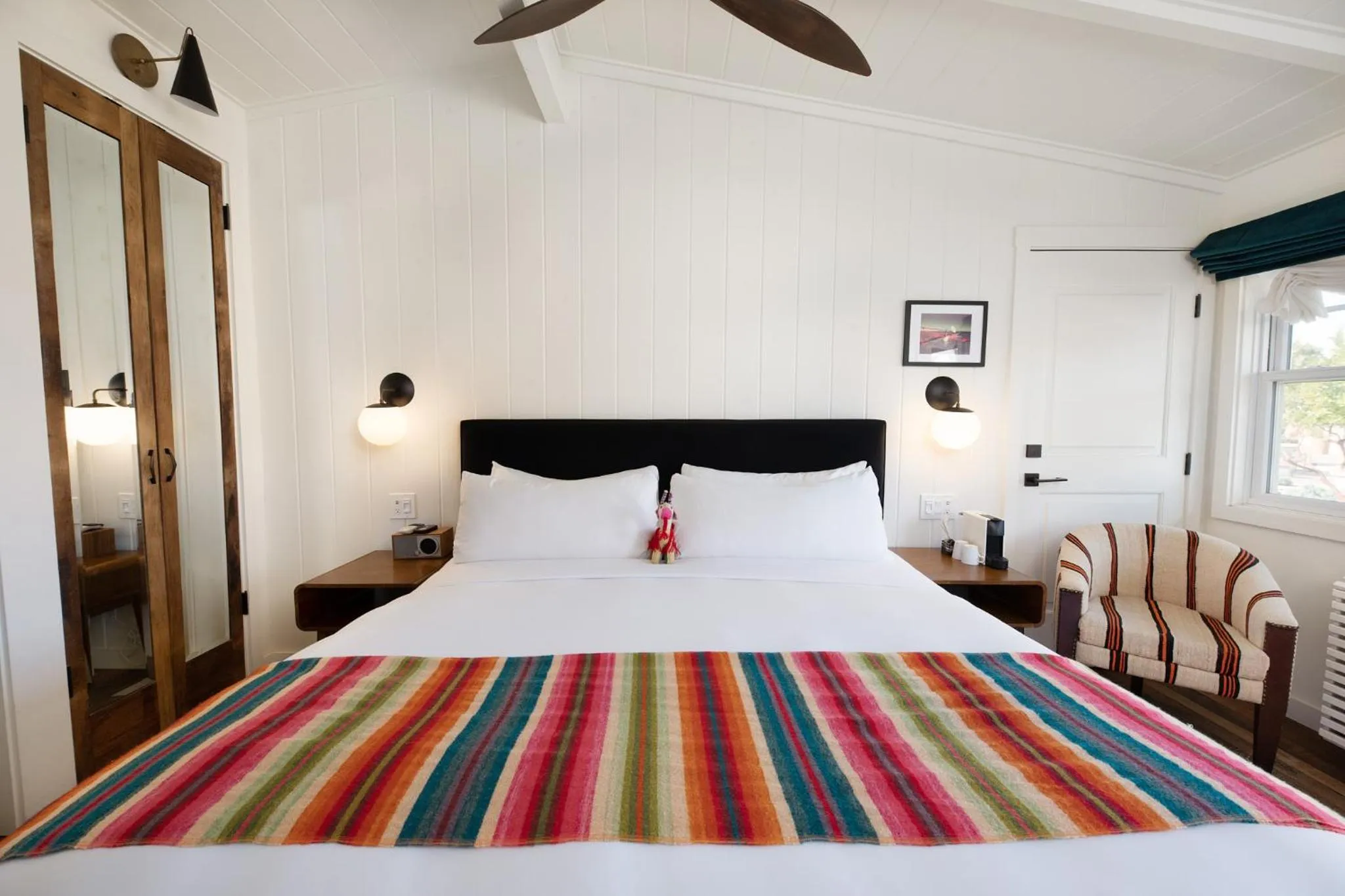 Bedroom, Bed in Skyview Los Alamos - 21 & Over Pool