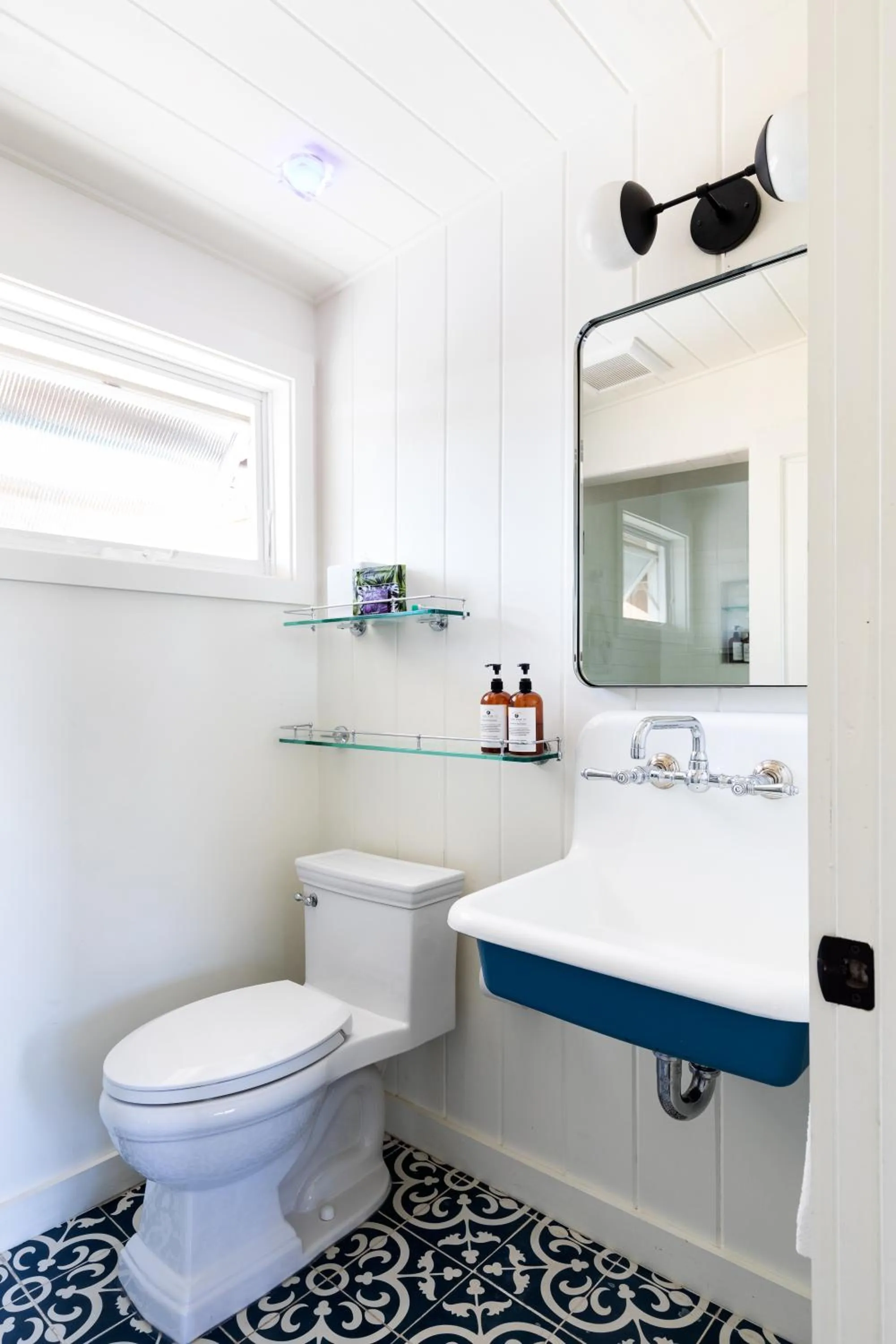Bathroom in Skyview Los Alamos - 21 & Over Pool