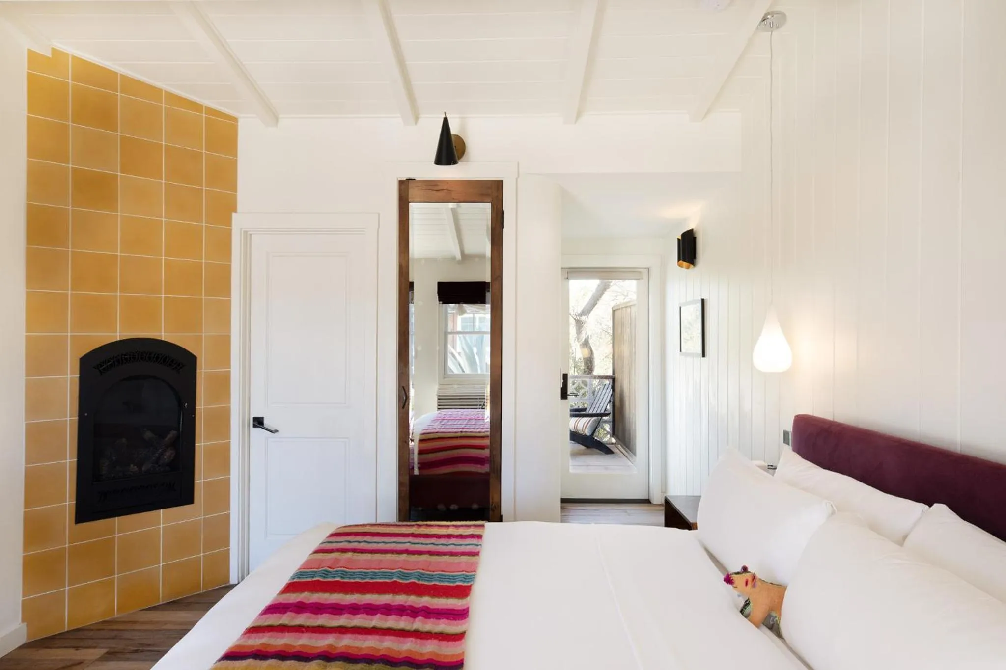 Bedroom, Bed in Skyview Los Alamos - 21 & Over Pool