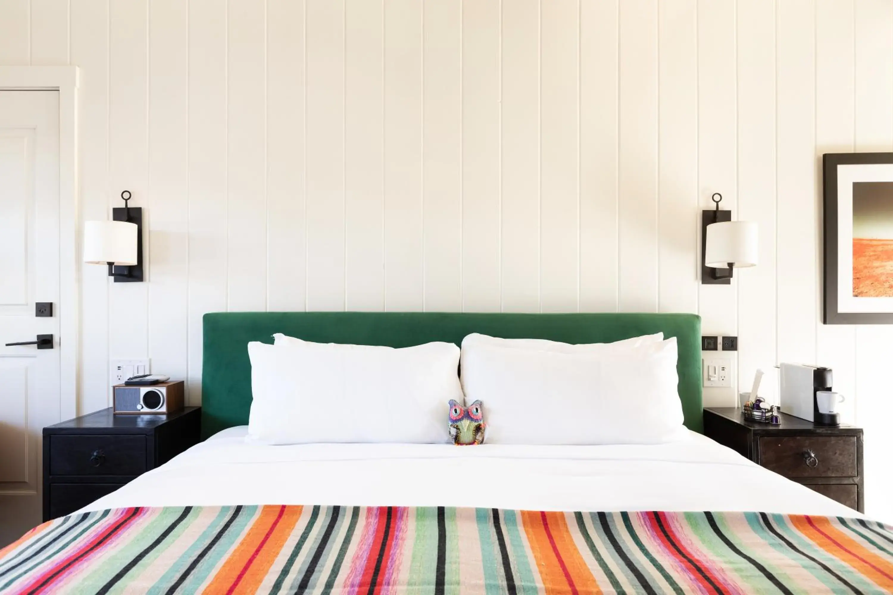 Bed in Skyview Los Alamos - 21 & Over Pool Bed in Skyview Los Alamos - 21 & Over Pool