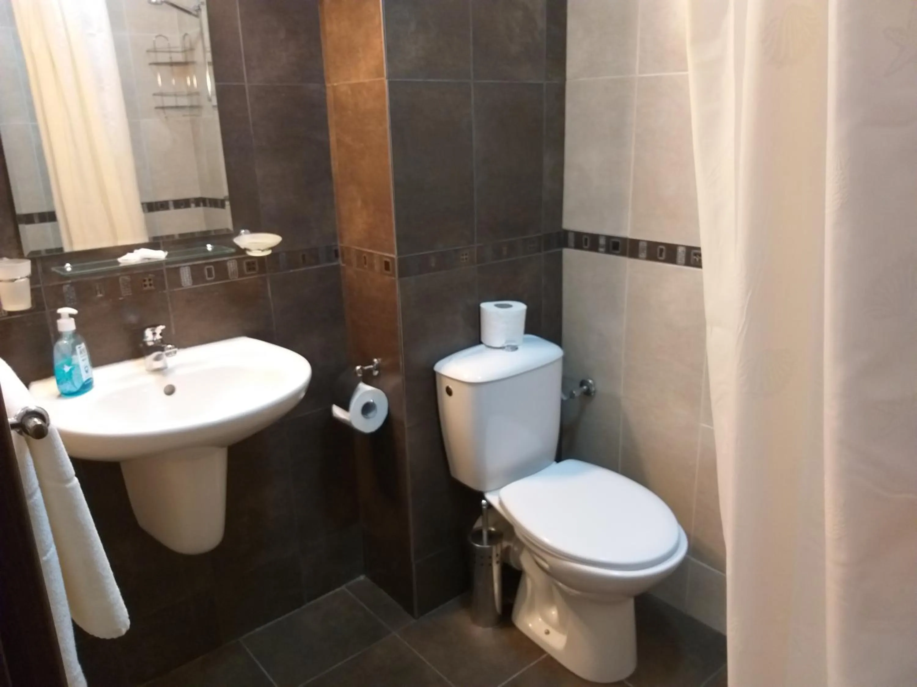 Shower in Chamkoria Chalets