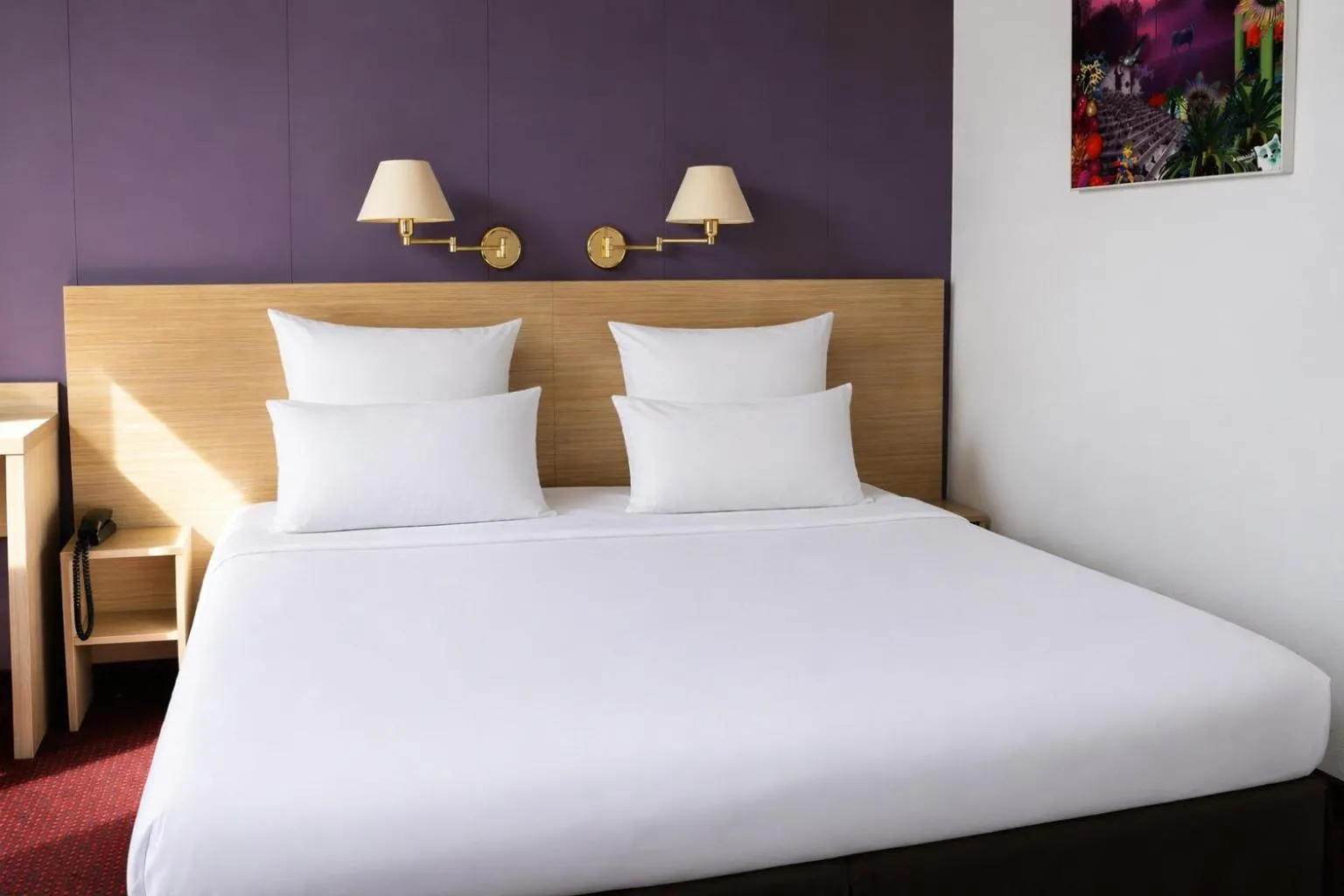 Bedroom, Bed in Hôtel Continental