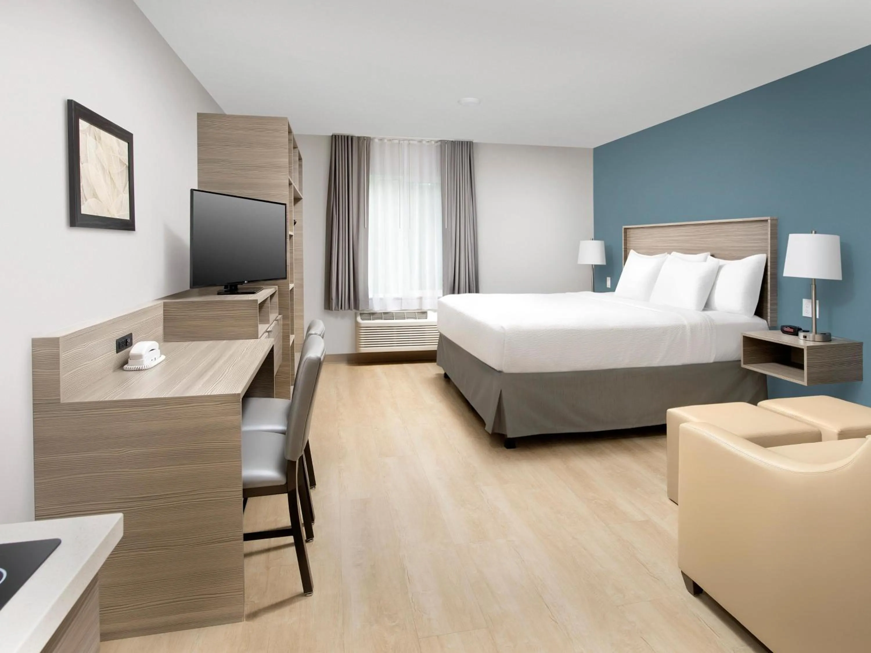 Bed in WoodSpring Suites Seattle Tukwila