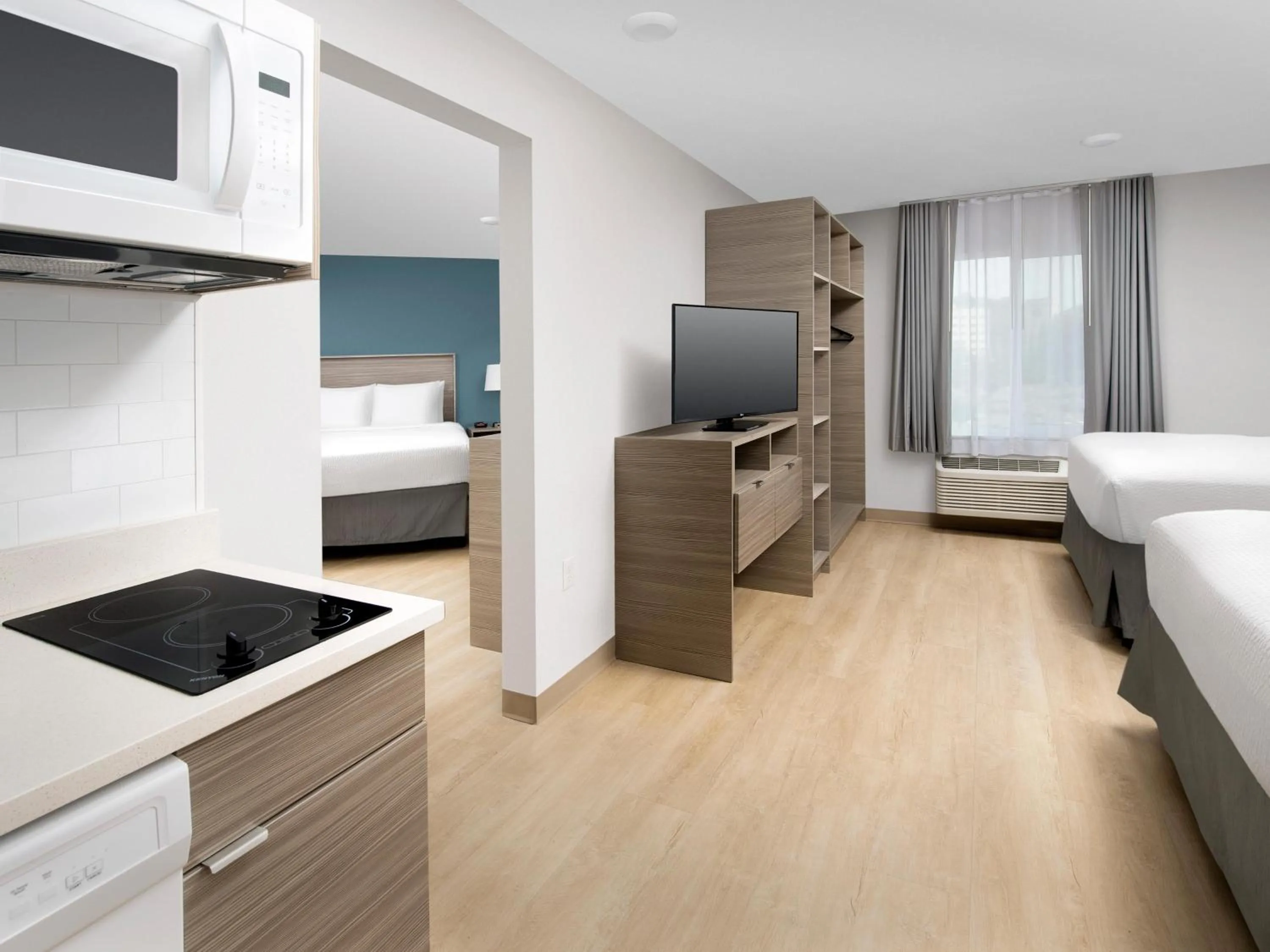 Bed in WoodSpring Suites Seattle Tukwila