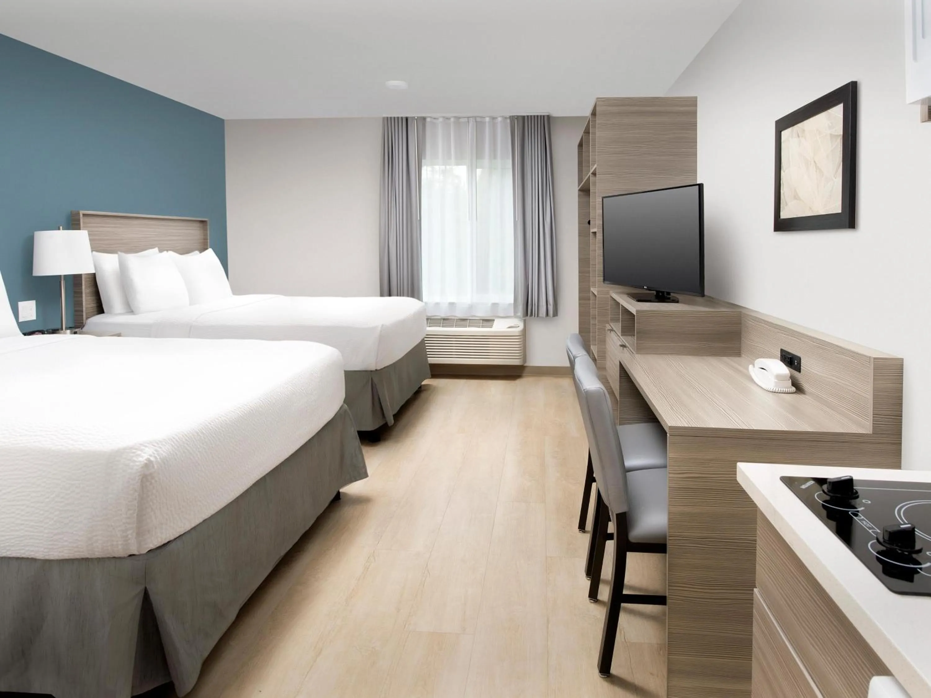 Bed in WoodSpring Suites Seattle Tukwila