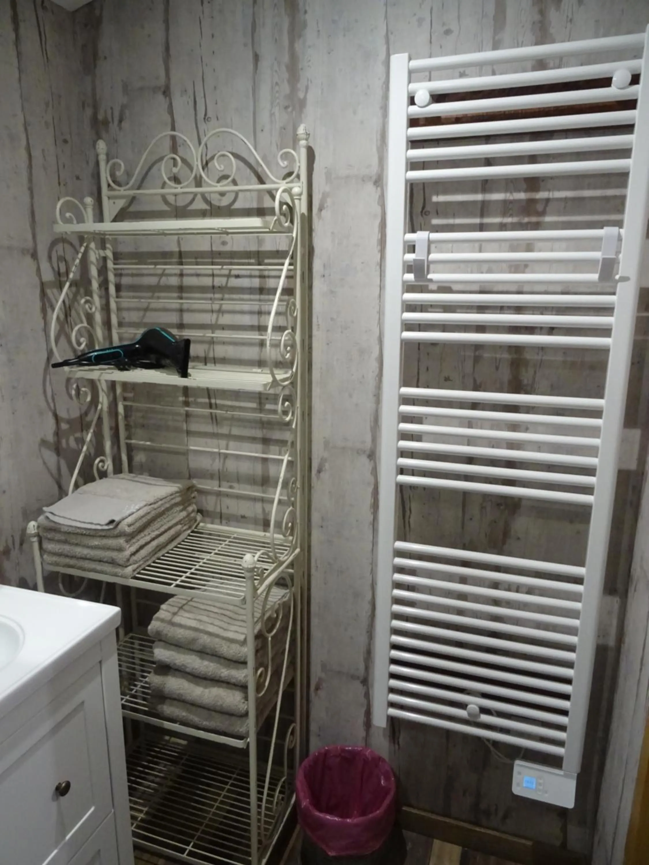 Bathroom in La Lauriére