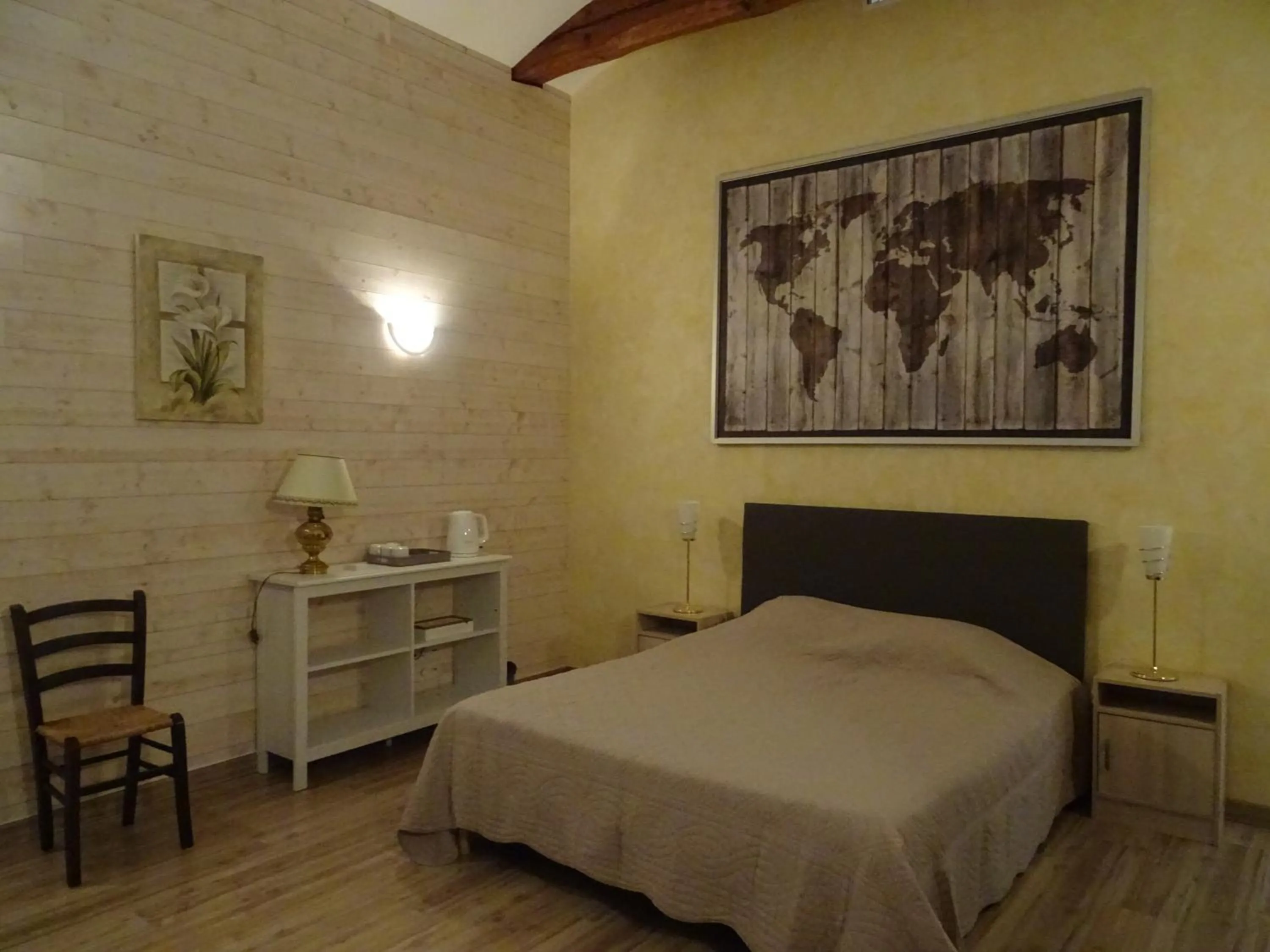 Bedroom, Bed in La Lauriére