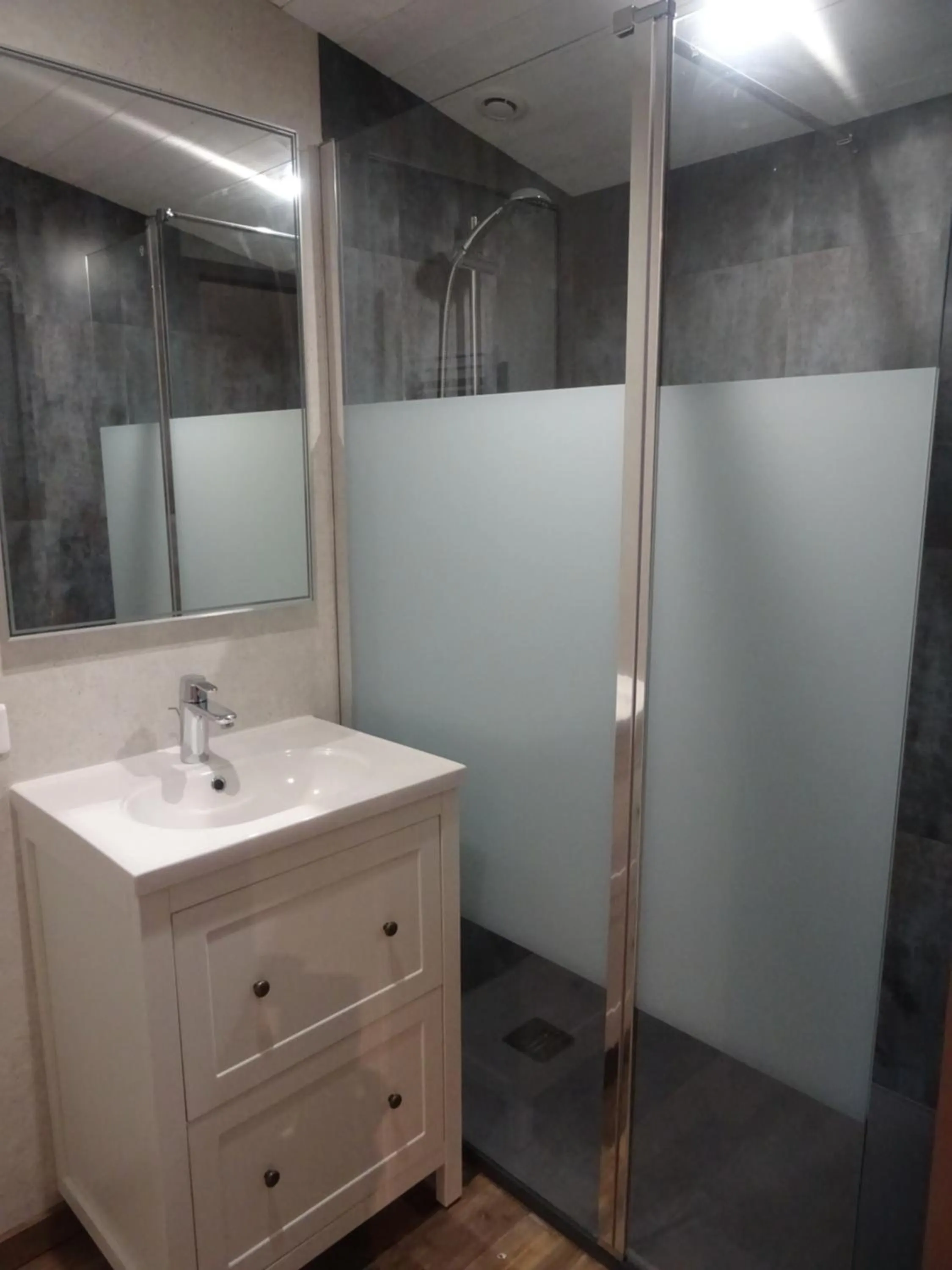 Shower in La Lauriére