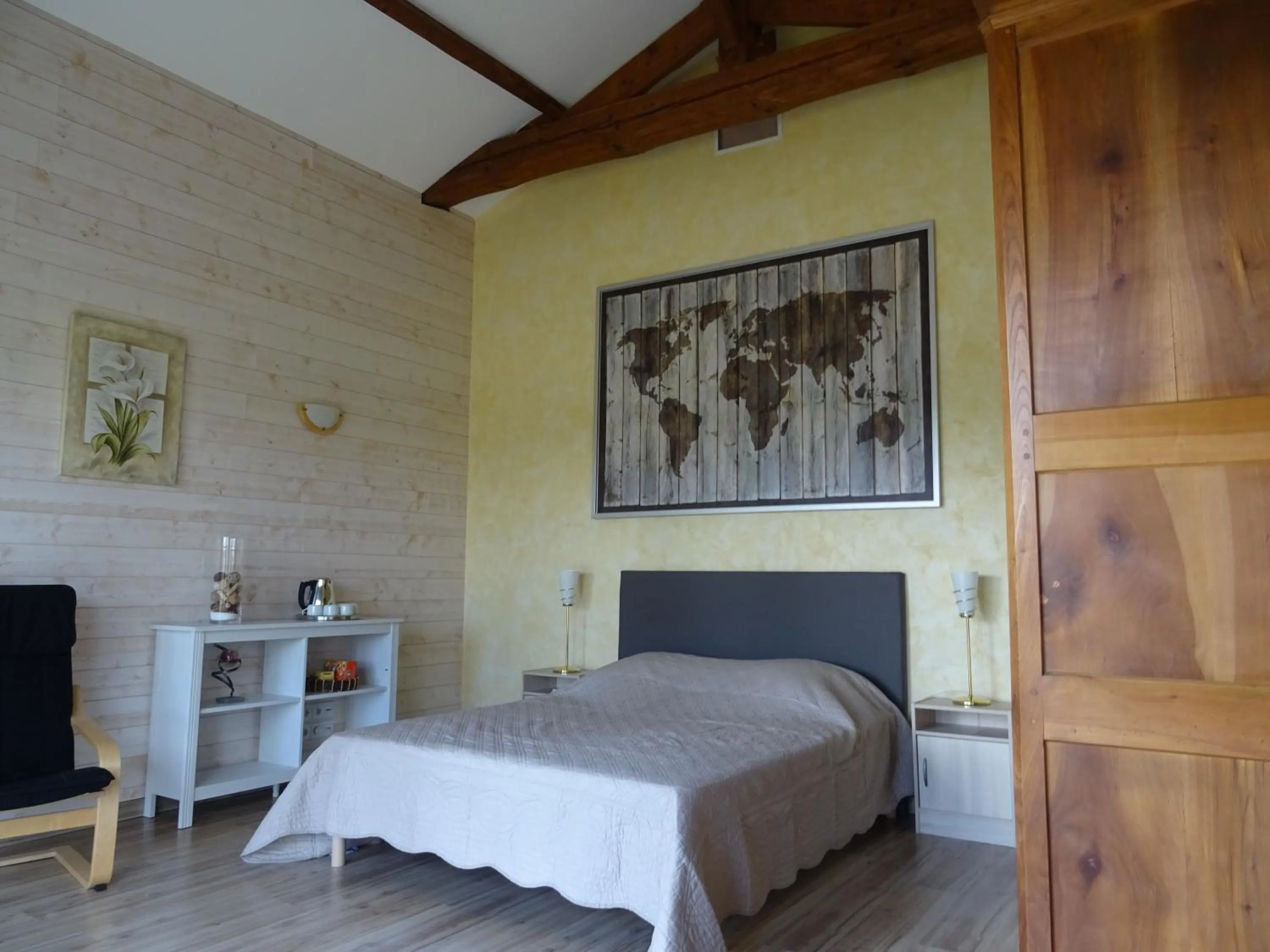 Bedroom, Bed in La Lauriére