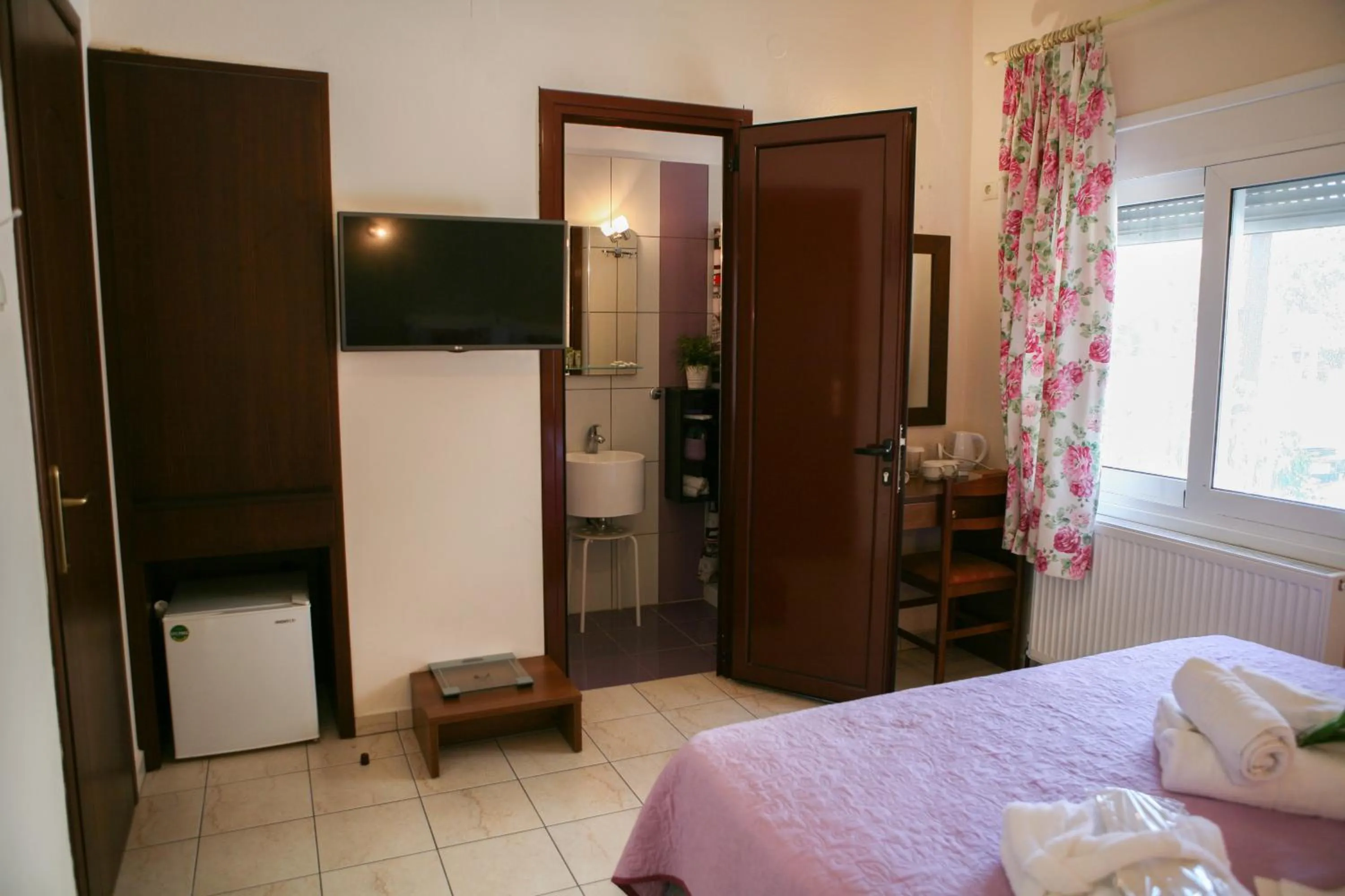 Photo of the whole room, Bed in Hotel Karagianni