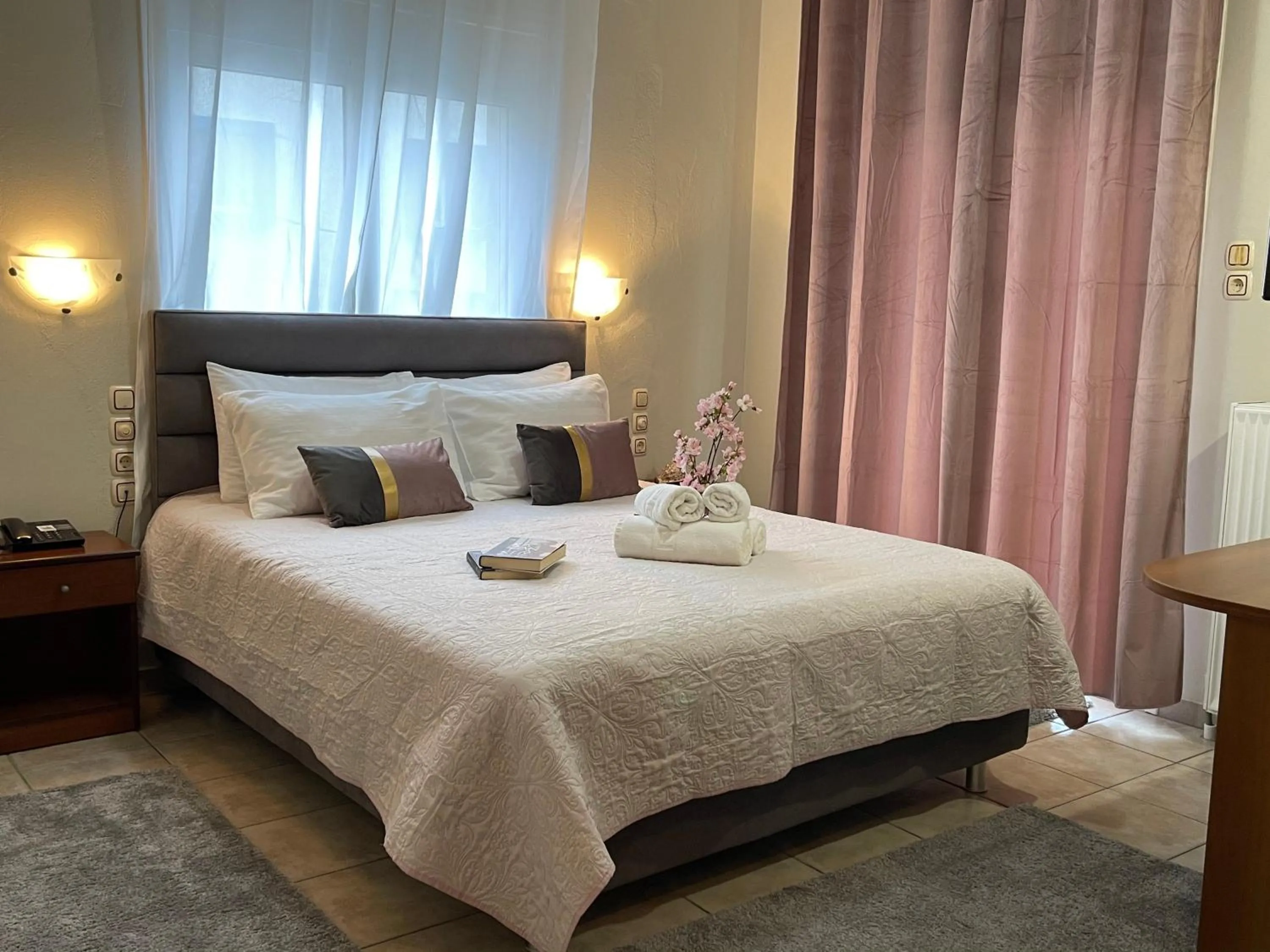 Bed in Hotel Karagianni