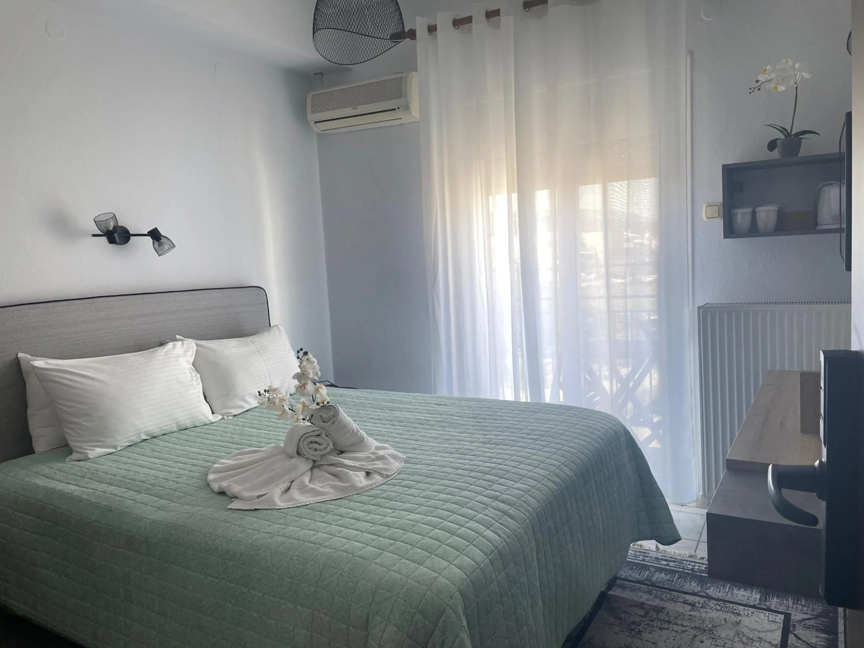 Bed in Hotel Karagianni