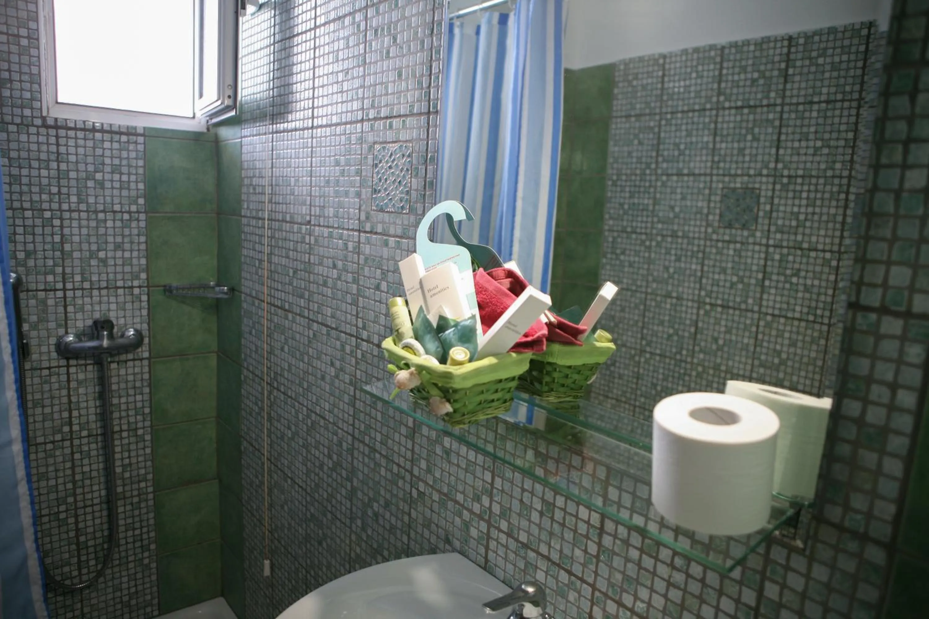 Bathroom in Hotel Karagianni