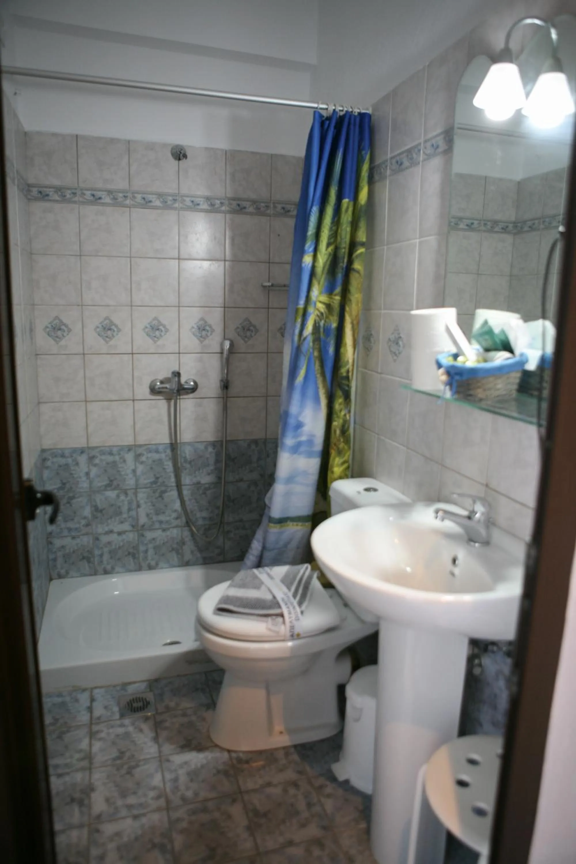 Bathroom in Hotel Karagianni