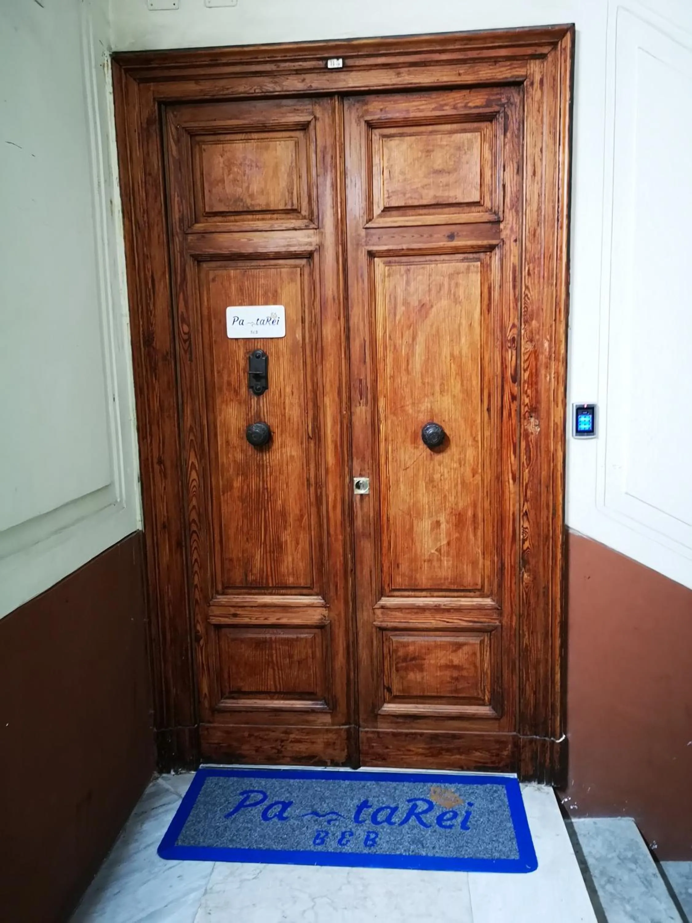 Property building in B&B Pantarei Napoli