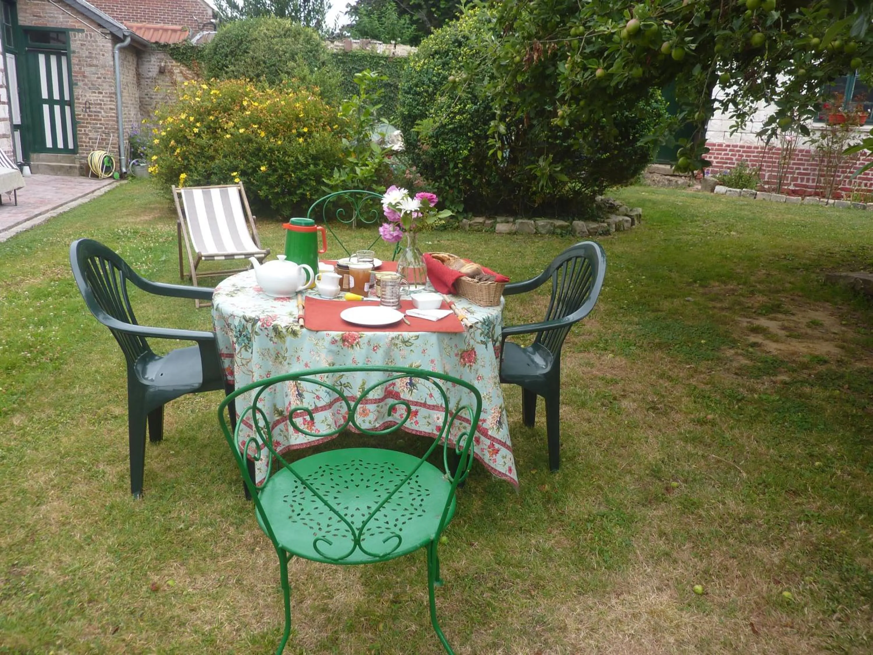 Summer in Les chambres des Demoiselles