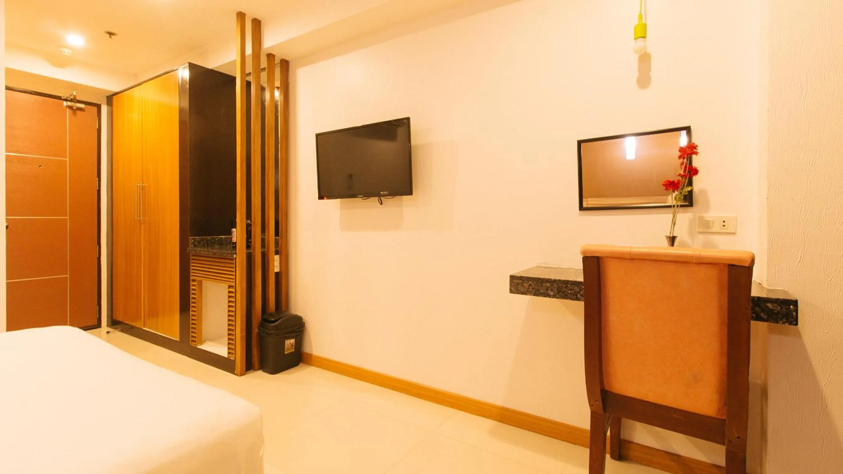 TV and multimedia in Guijo Suites Makati