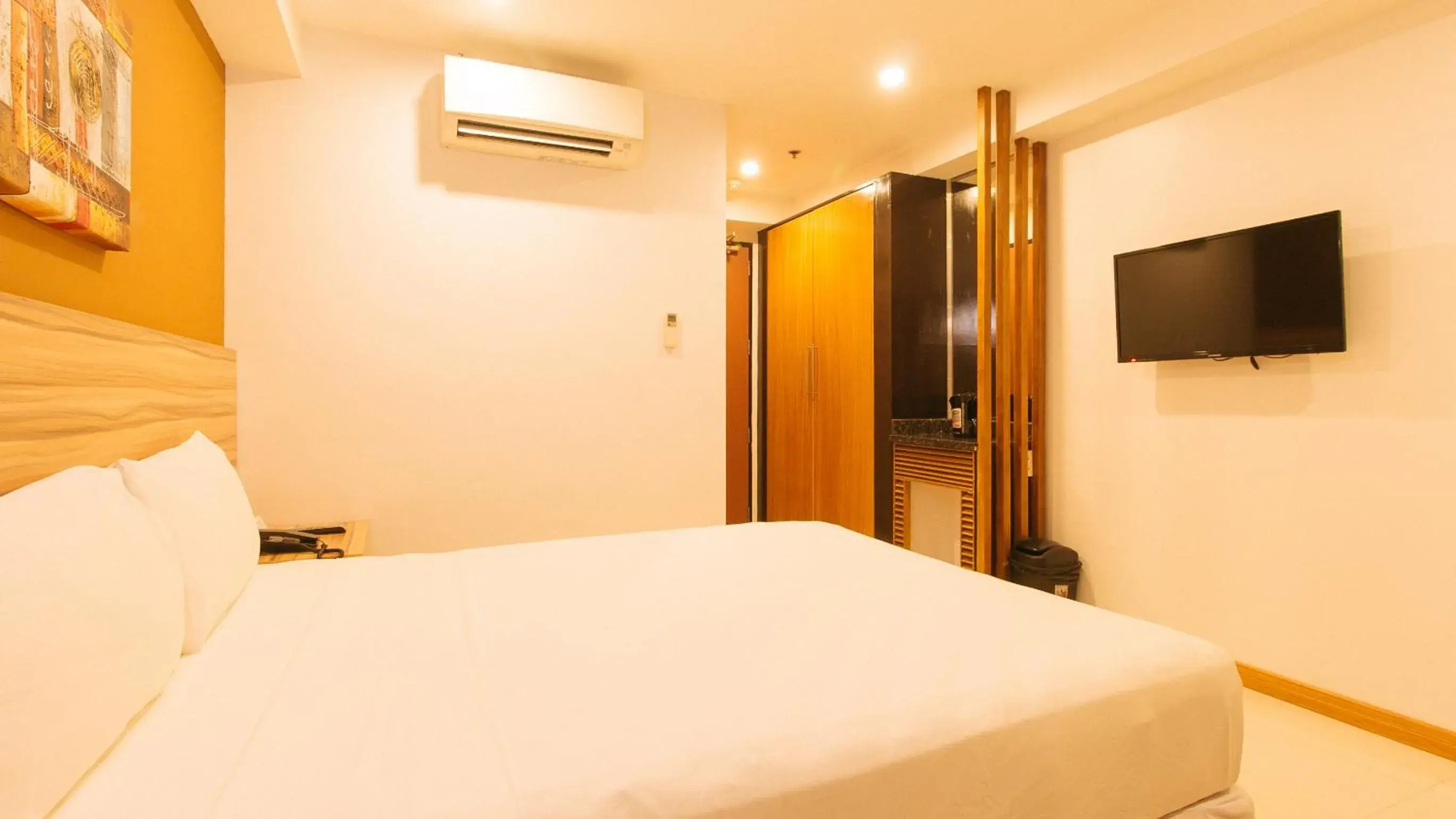 TV and multimedia, Bed in Guijo Suites Makati TV and multimedia, Bed in Guijo Suites Makati
