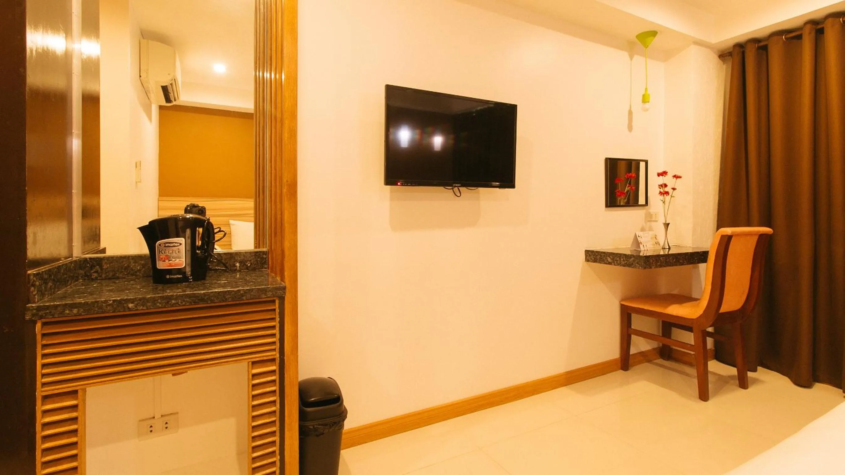 TV and multimedia in Guijo Suites Makati