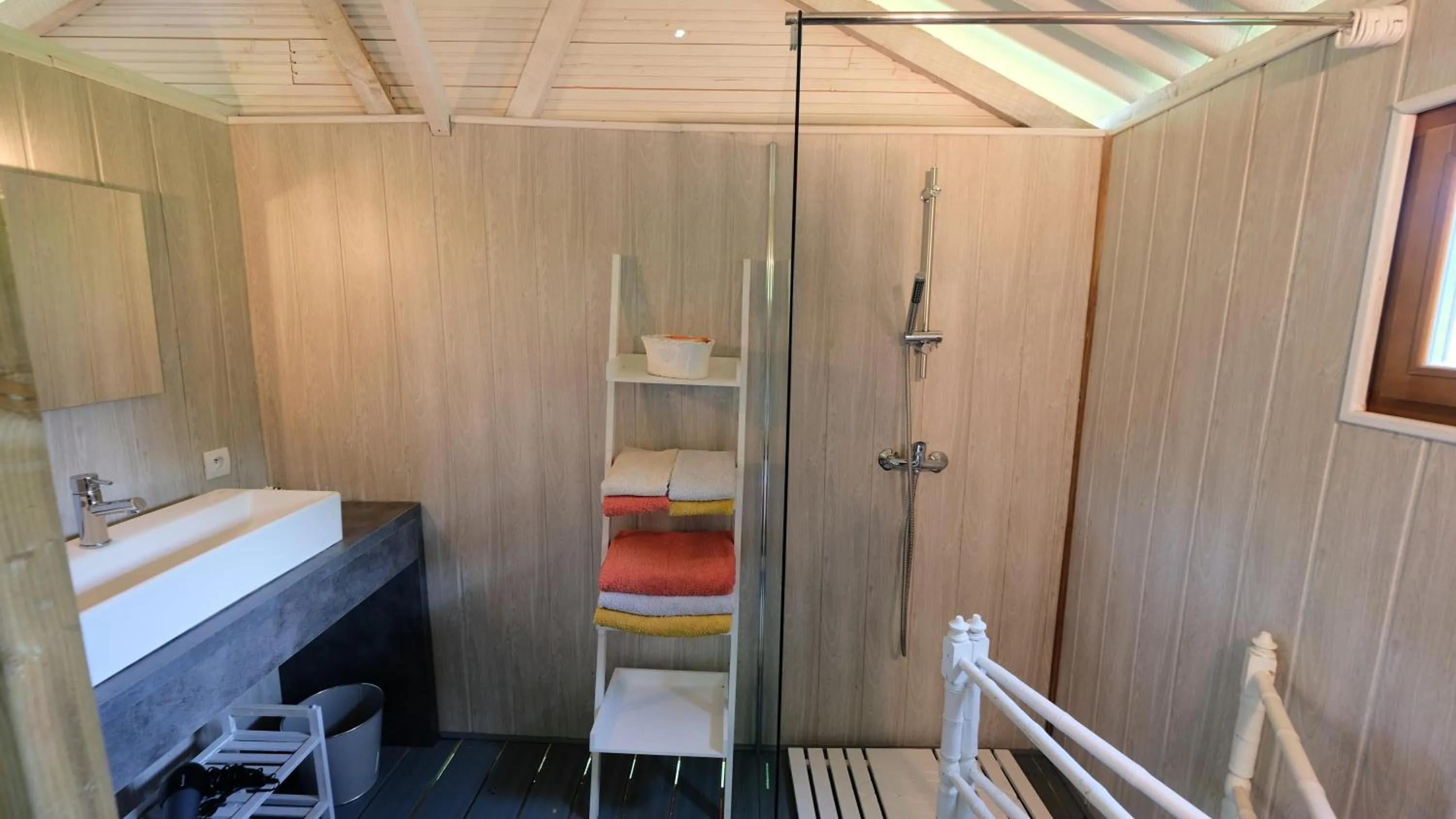 Bathroom, Bed in Domaine Les Miquels