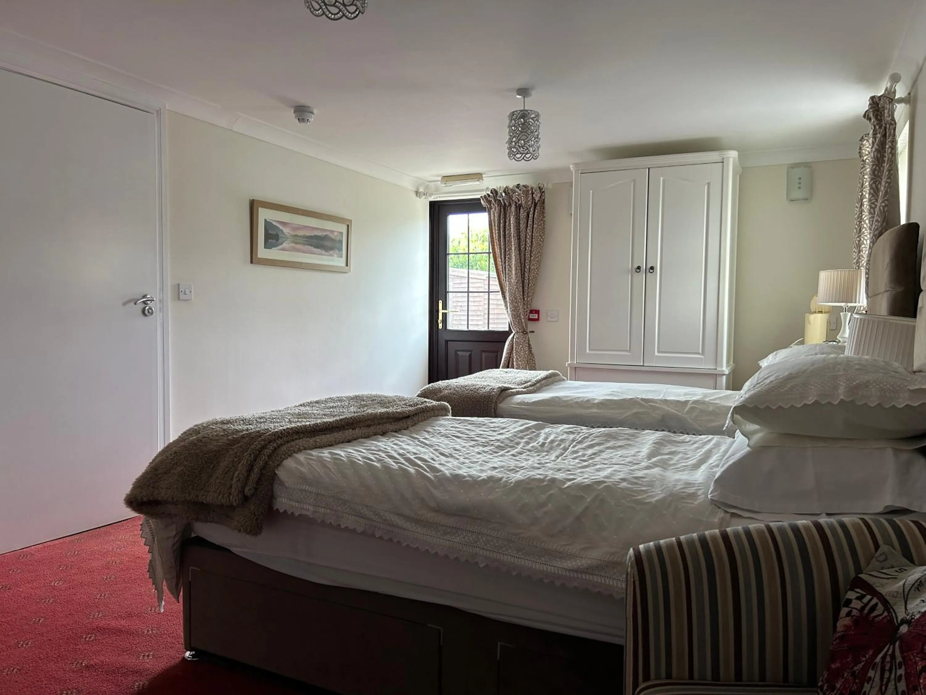 Photo of the whole room, Bed in Flambards Hotel